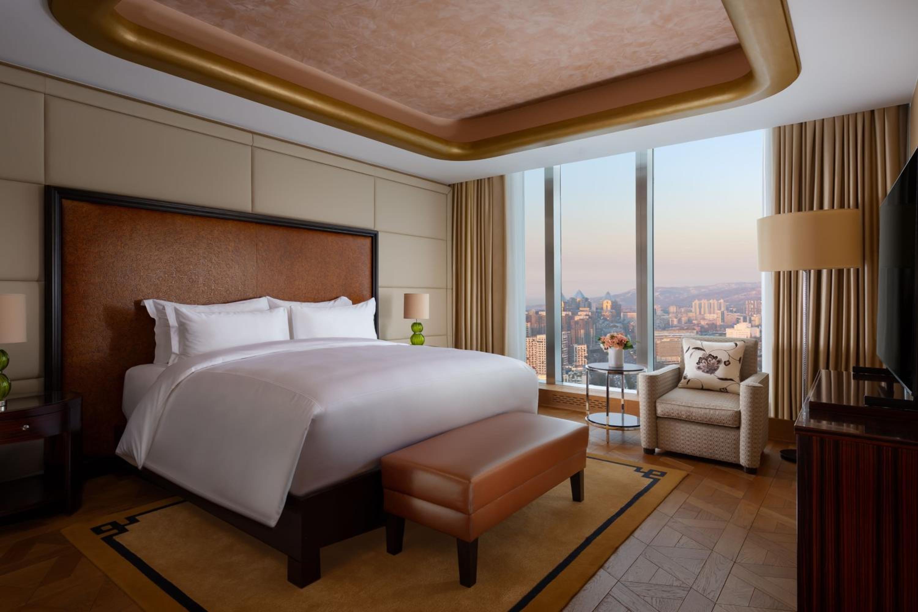 One-Bedroom Larger Suite with One King Bed photo 1