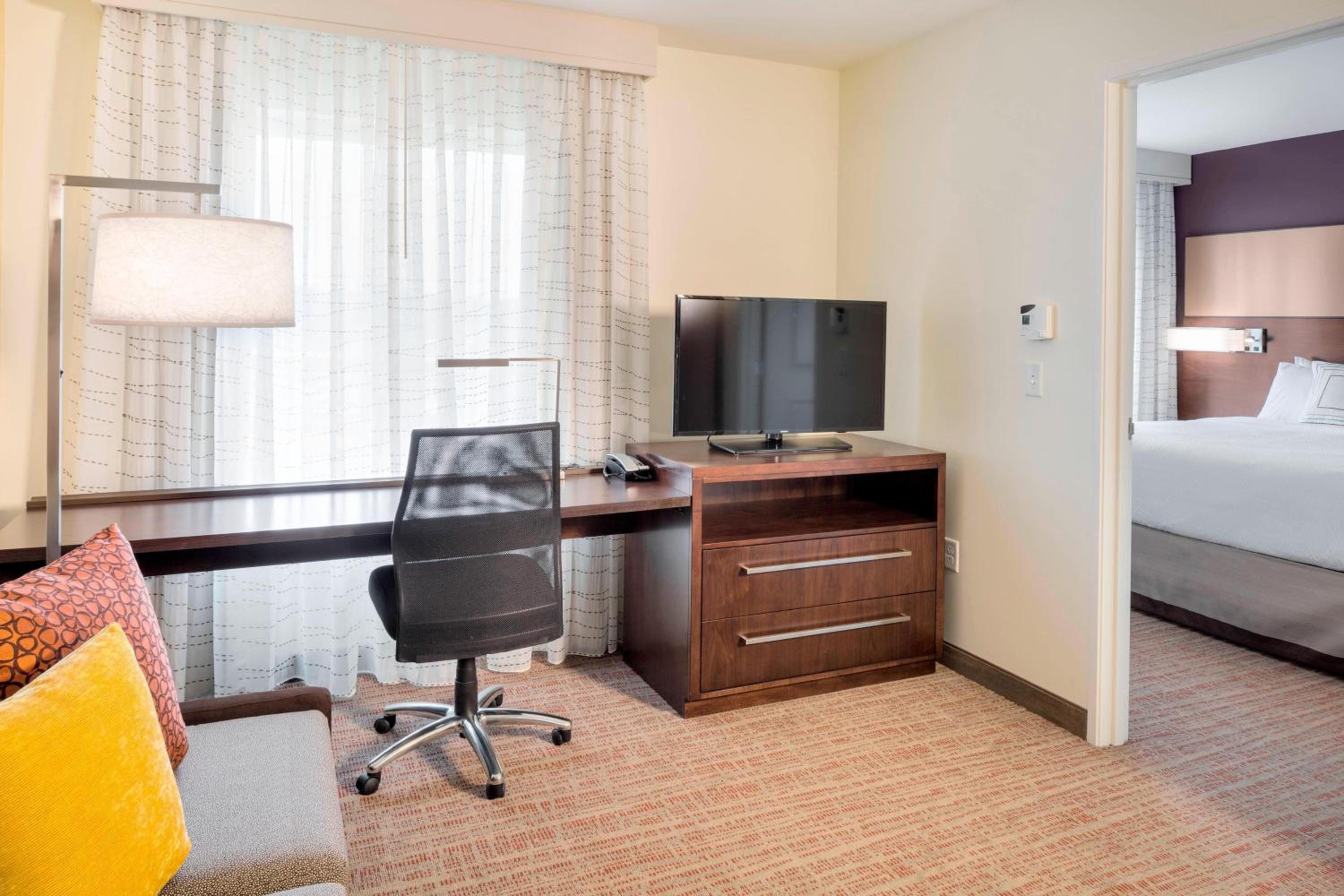 One-Bedroom King Suite - Photo 4