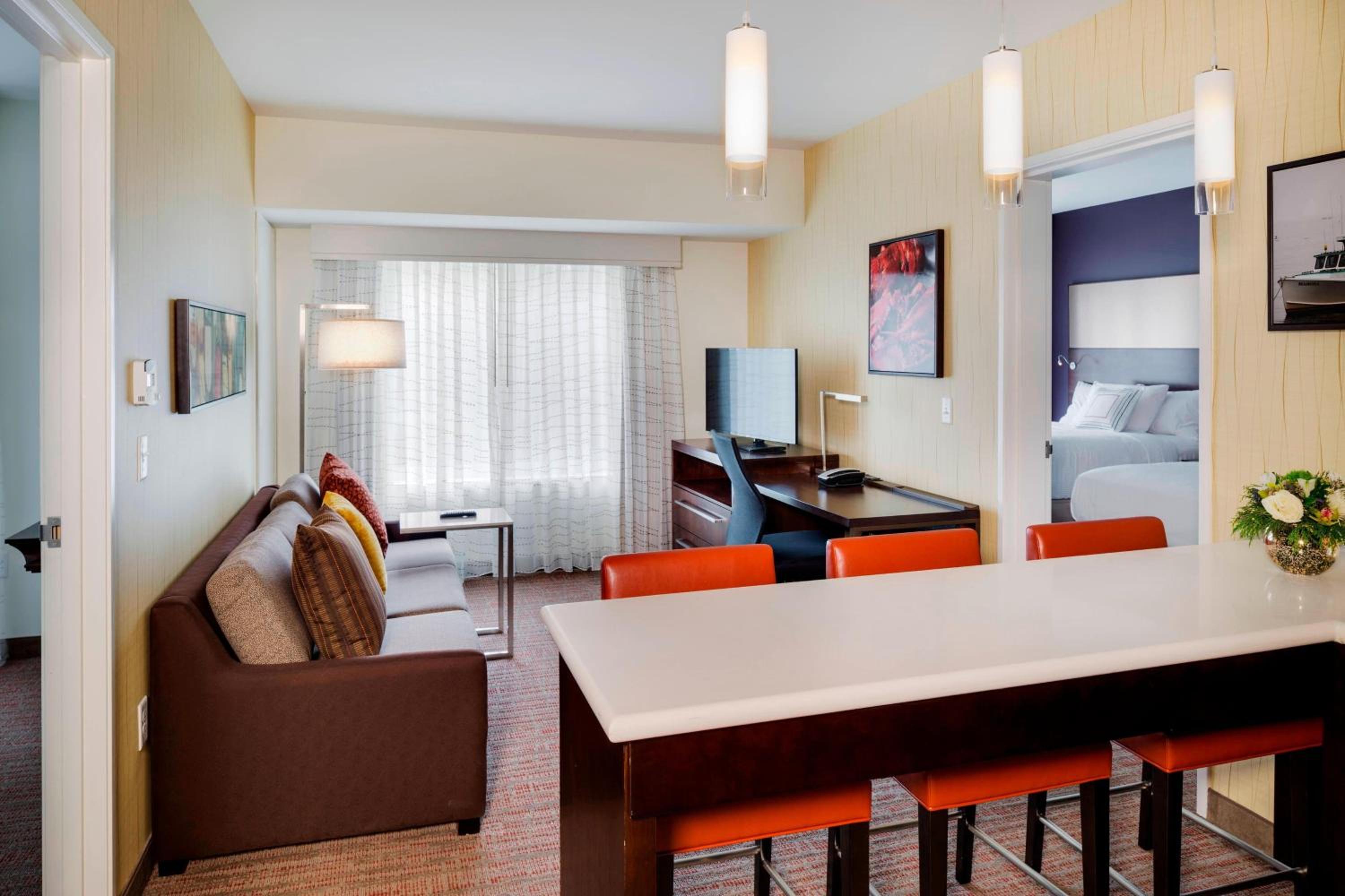 Two Bedroom Queen Suite - Photo 5