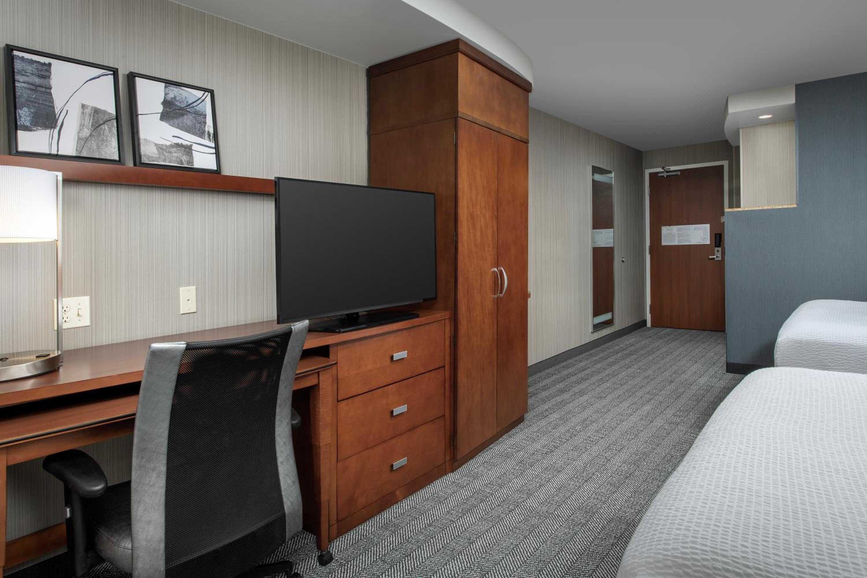 Queen Room with Two Queen Beds - Photo 3