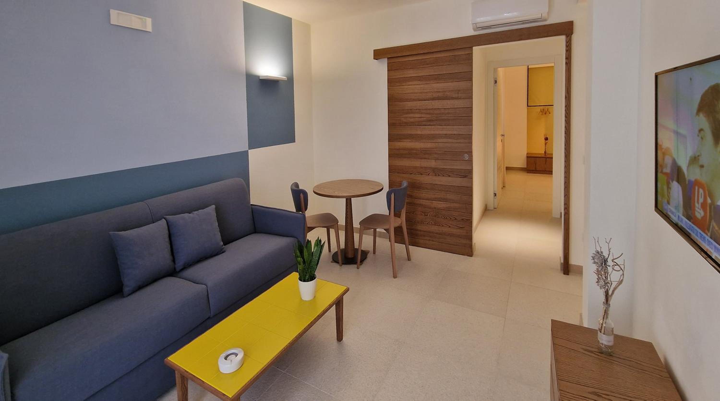 Apartment with Balcony photo 1
