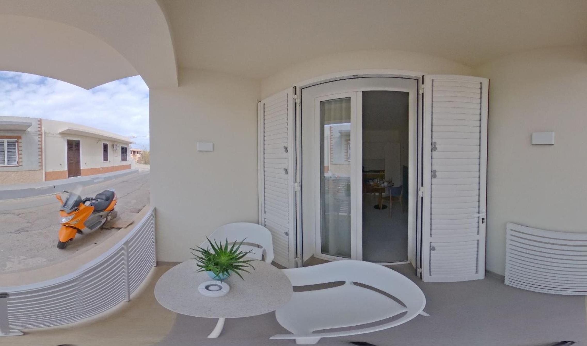 Apartment with Balcony photo 3