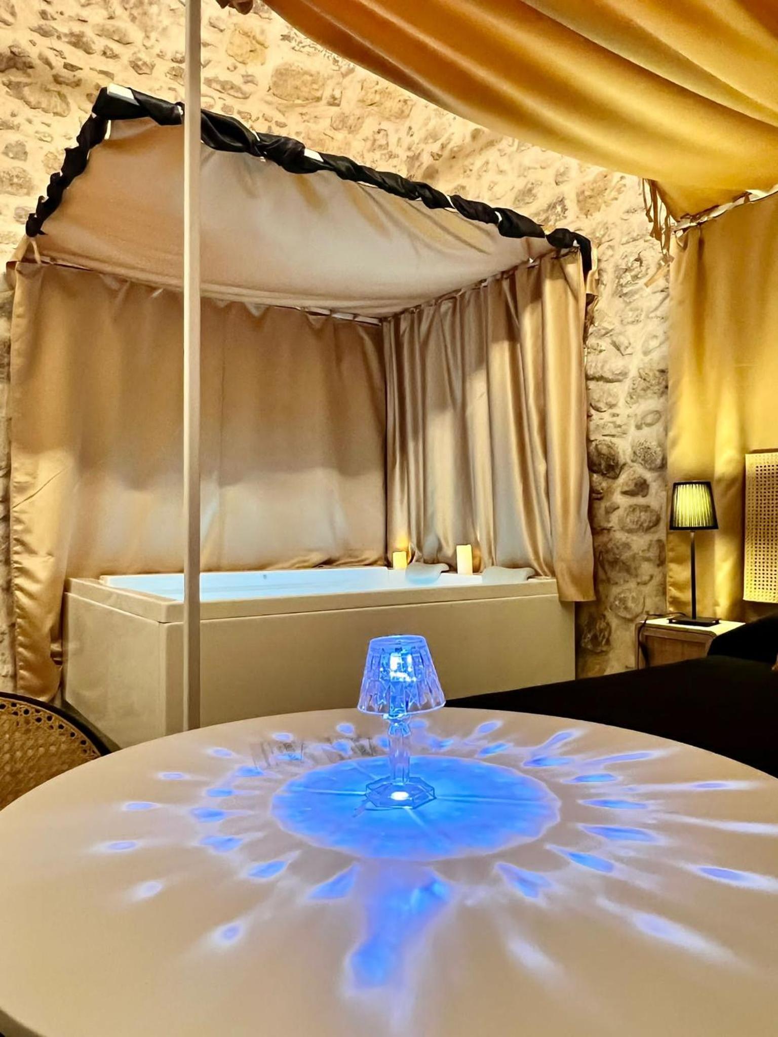 King Room with Spa Bath