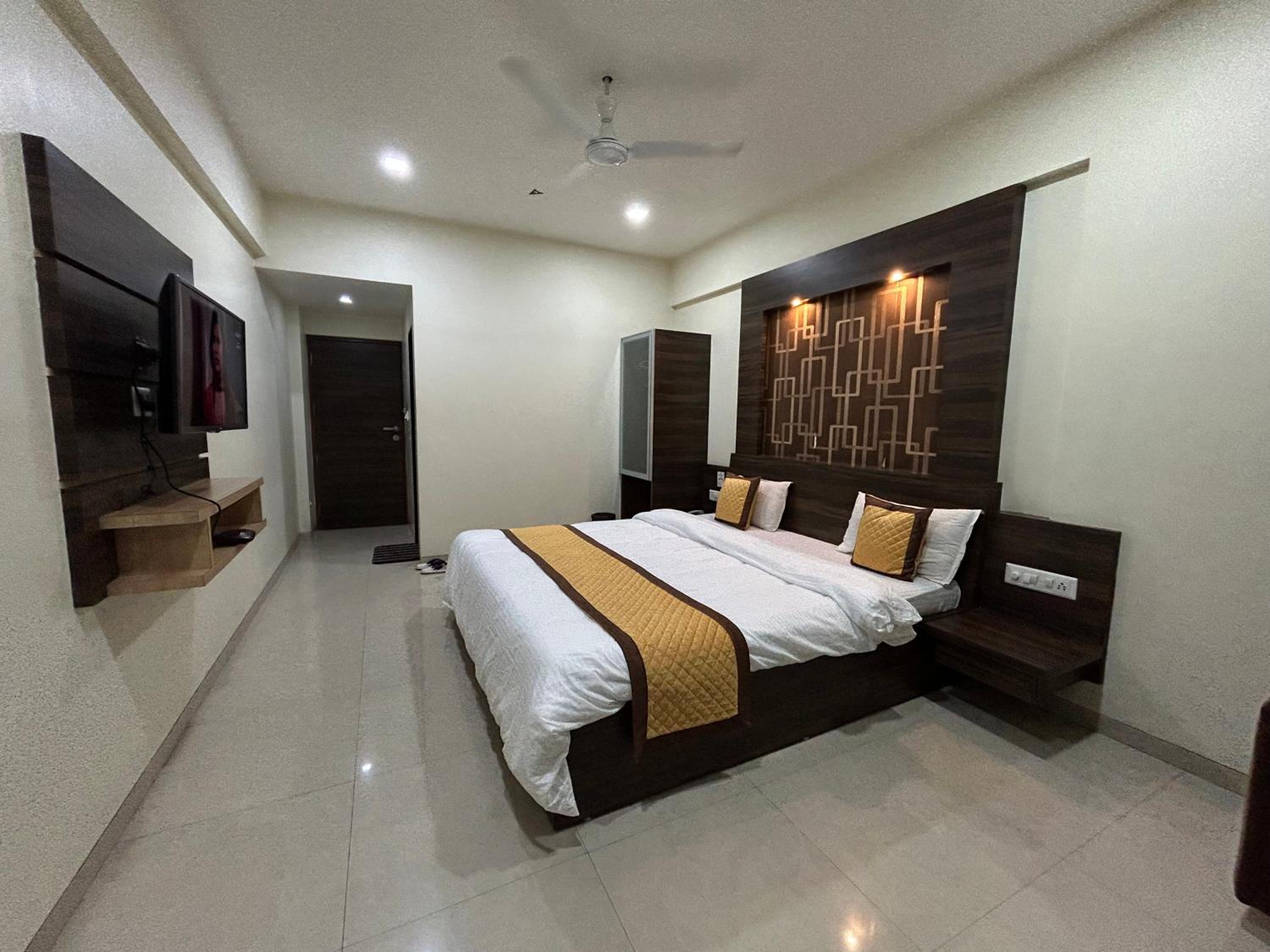 Superior Deluxe Double Or Twin Room  photo 3