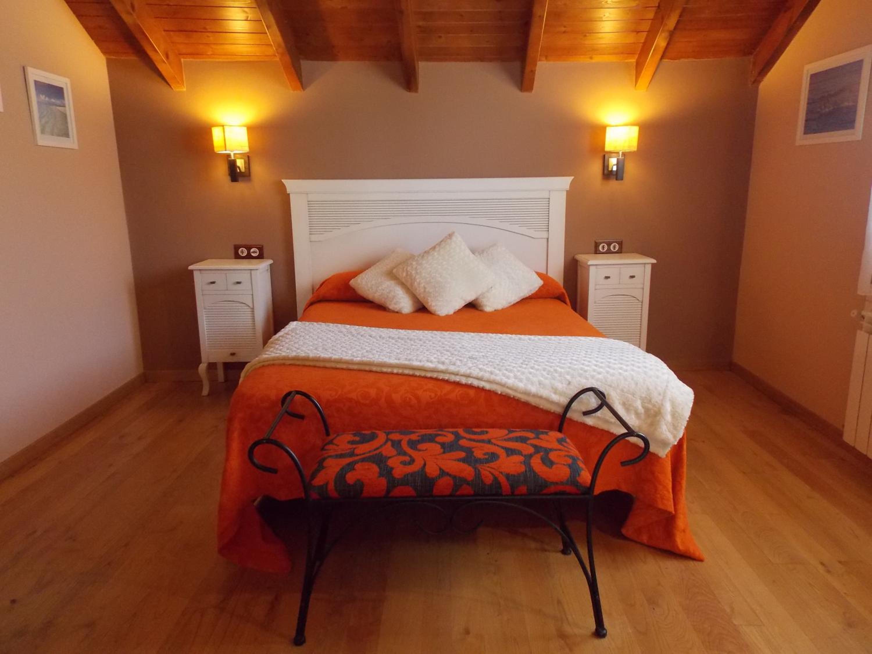 Large Double Room - Photo 4