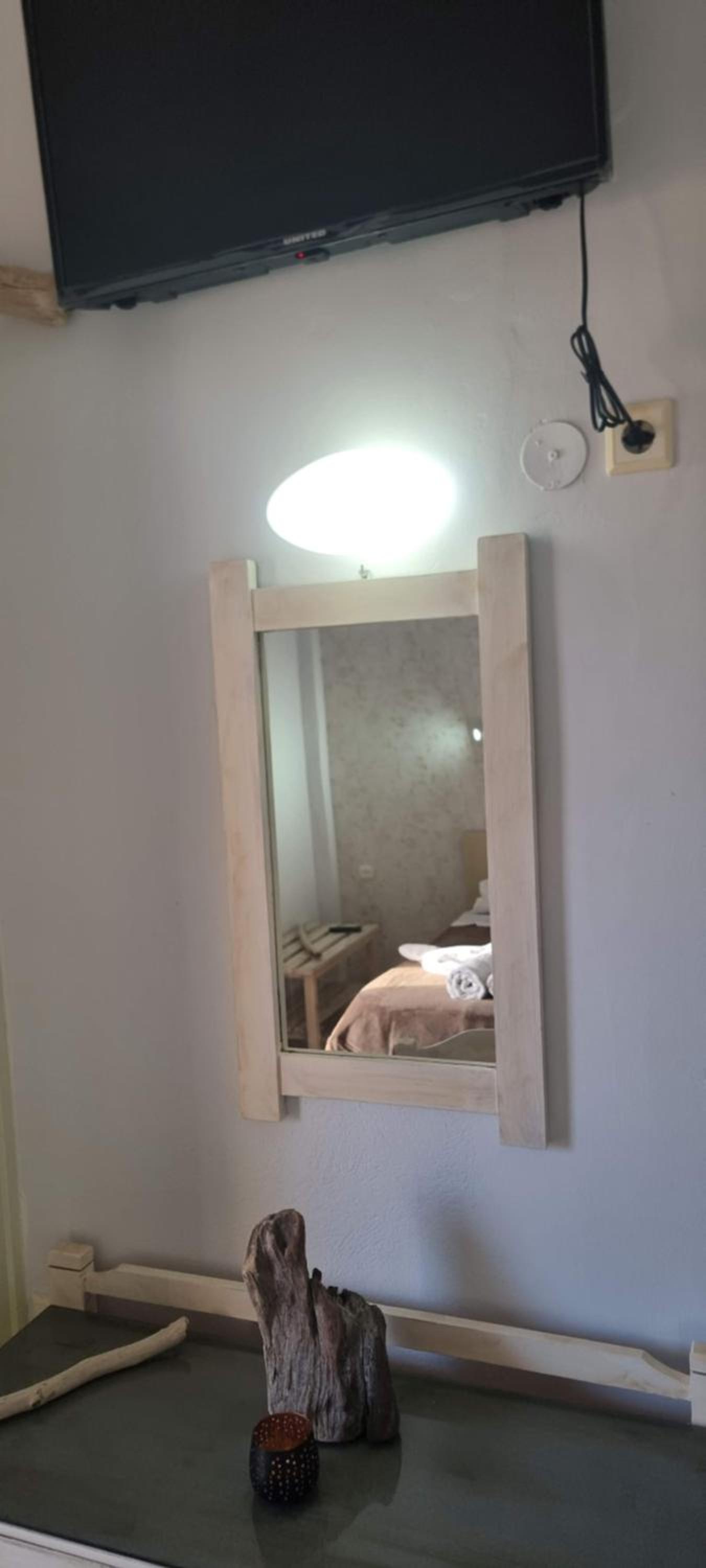Studio - Photo 2