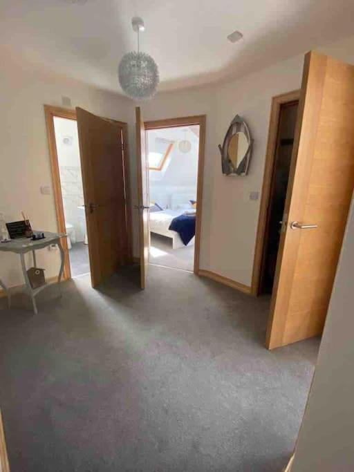 Three-Bedroom Apartment photo 1