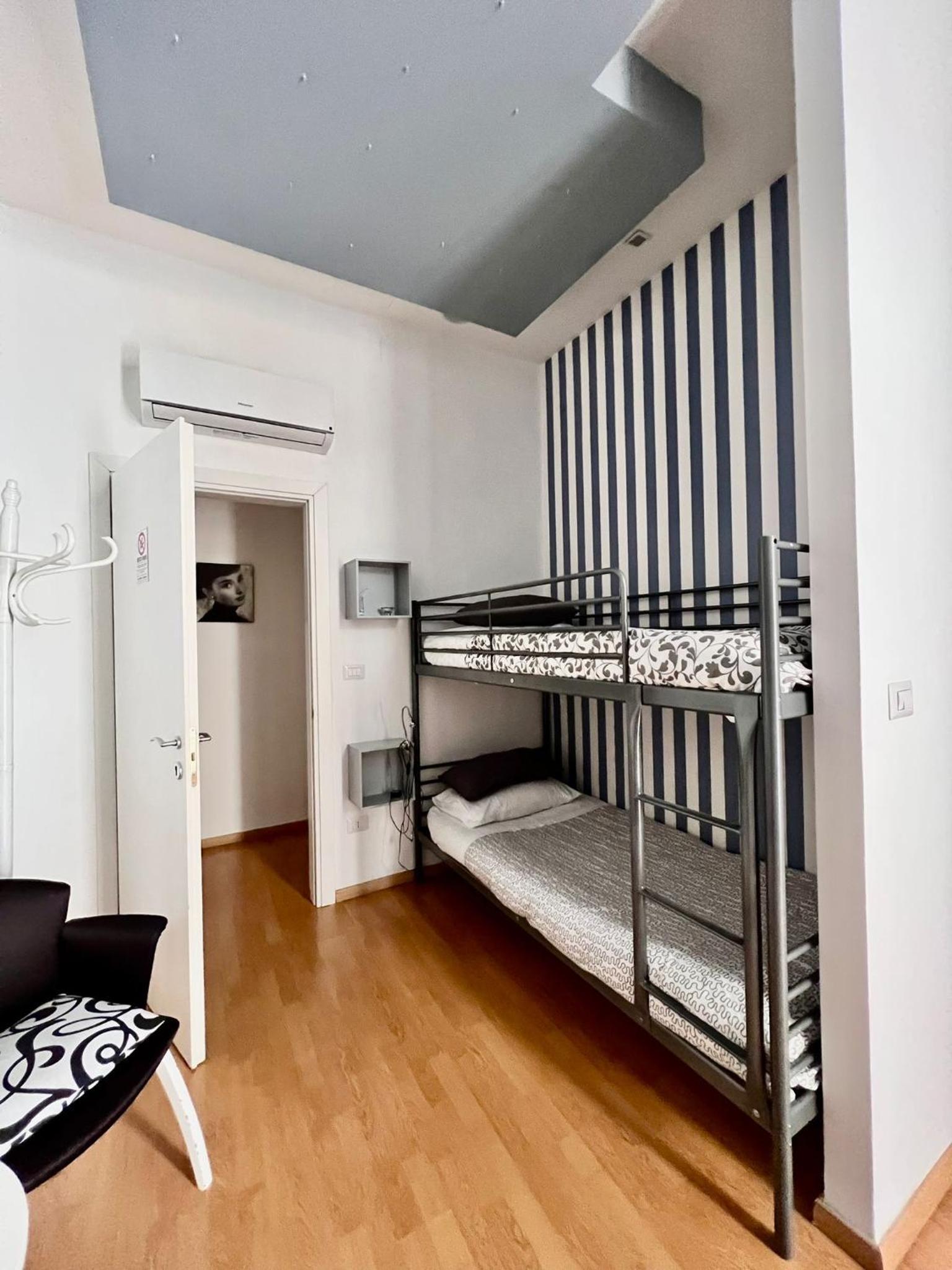 Quadruple Room with Private Bathroom photo 1