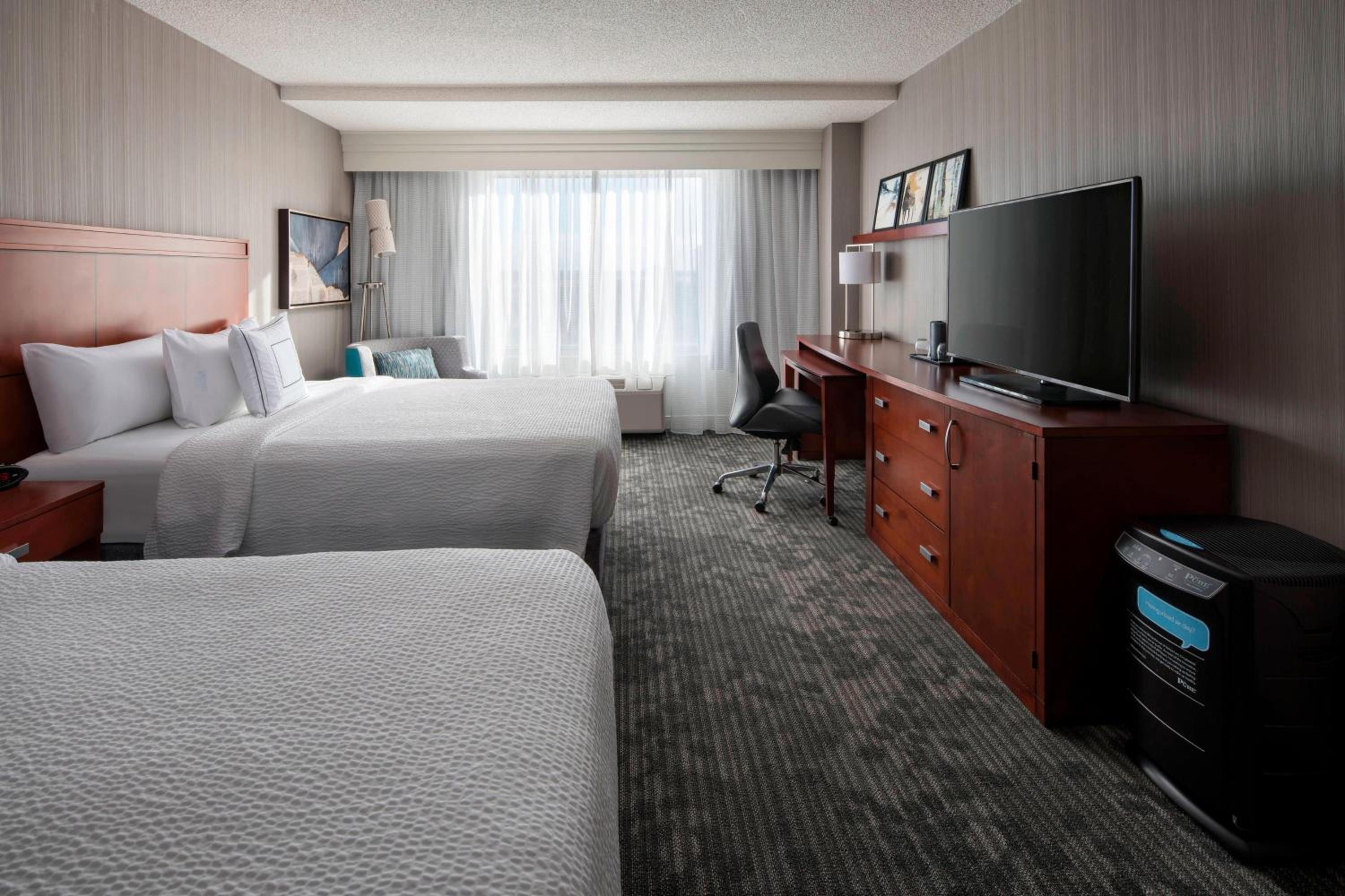 Queen Room with Two Queen Beds - Photo 1