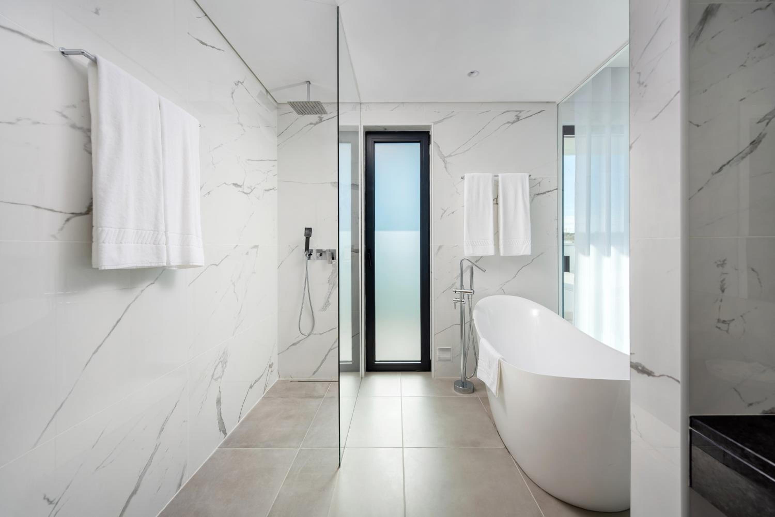 Deluxe Double Room with Bath photo 3