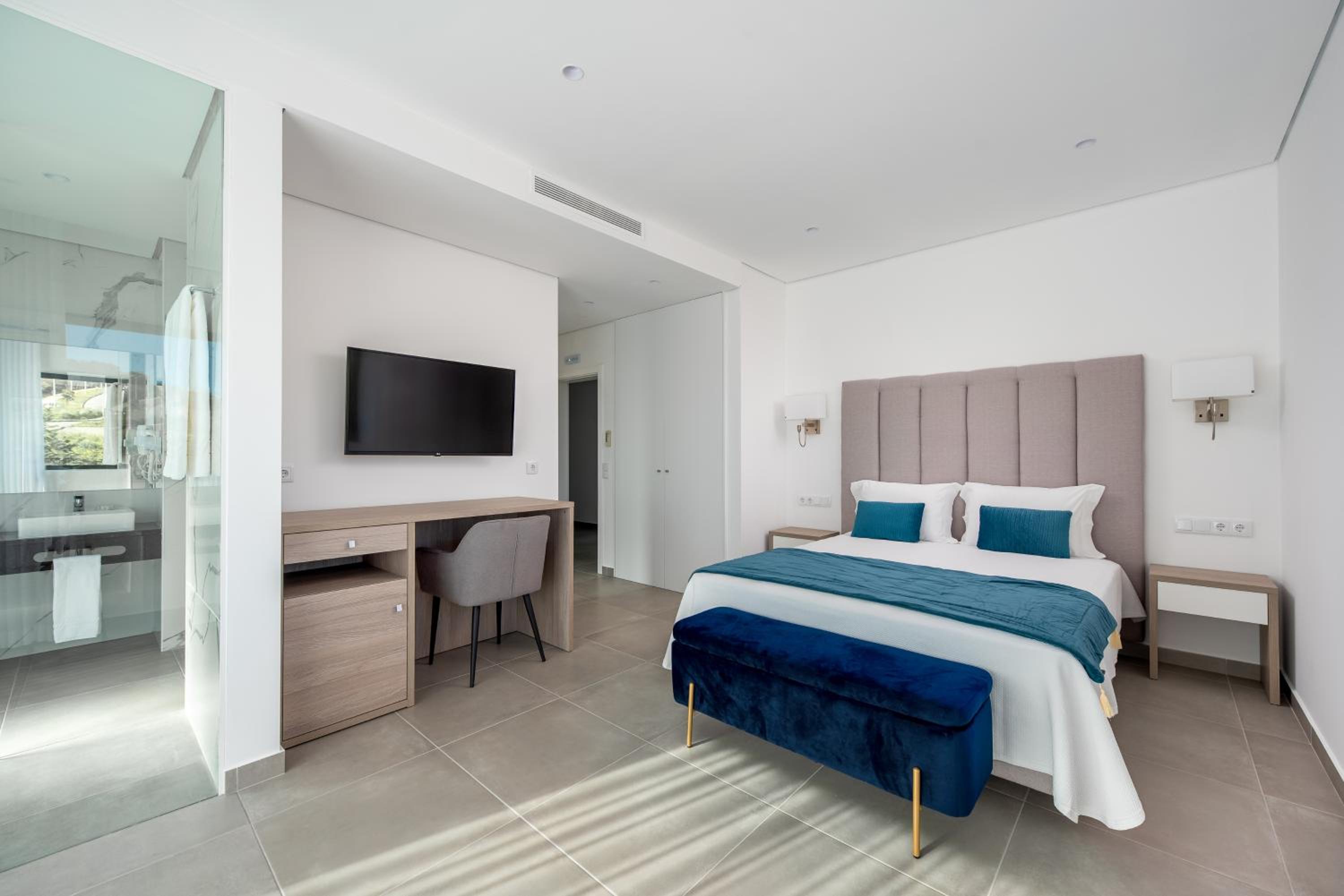 Suite with Balcony photo 1