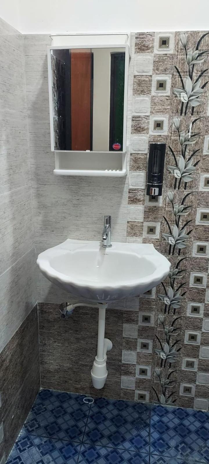 Deluxe Double Room (2 Adults + 1 Child) - Photo 3