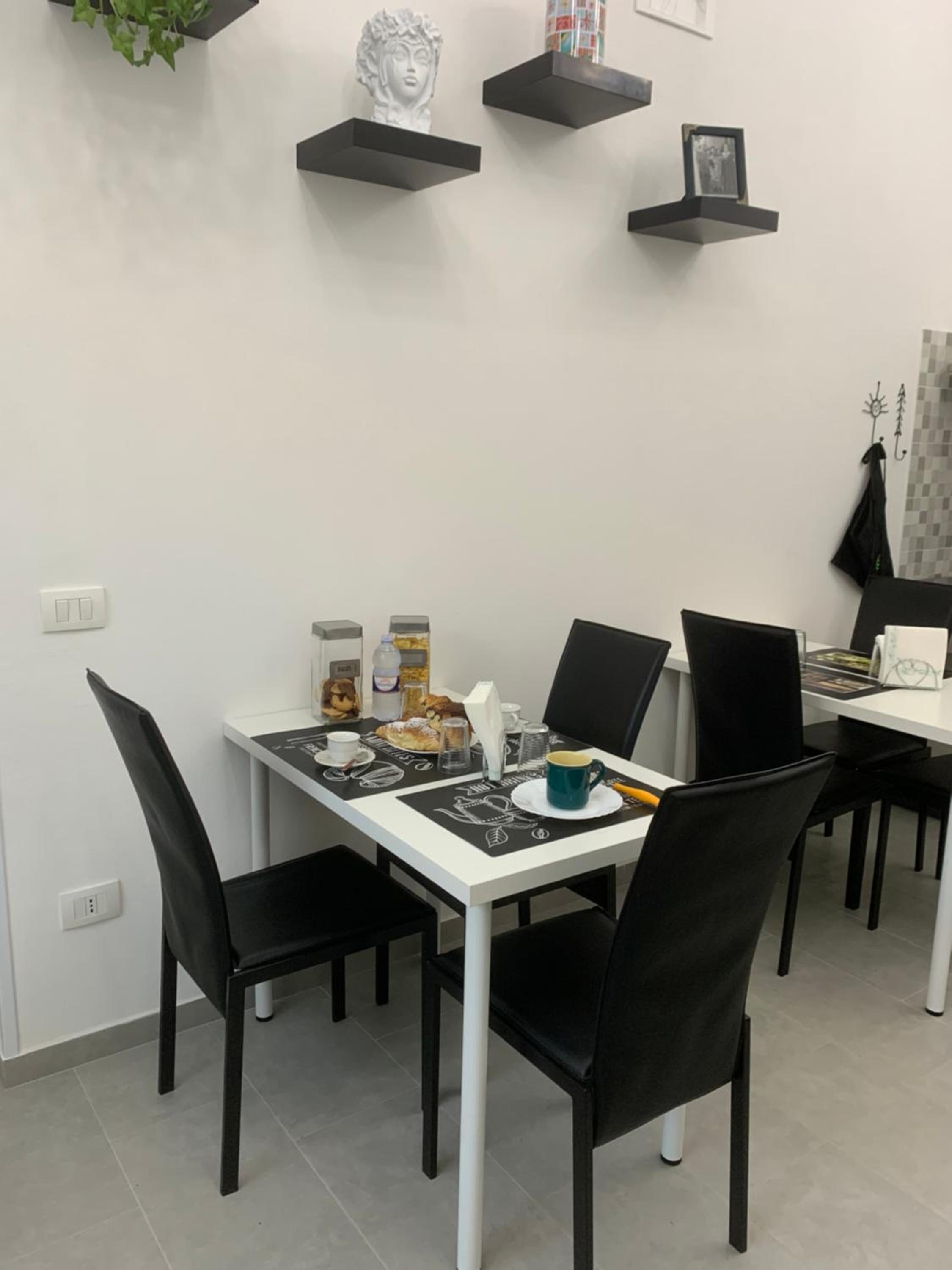 Double Room with Balcony - Photo 14