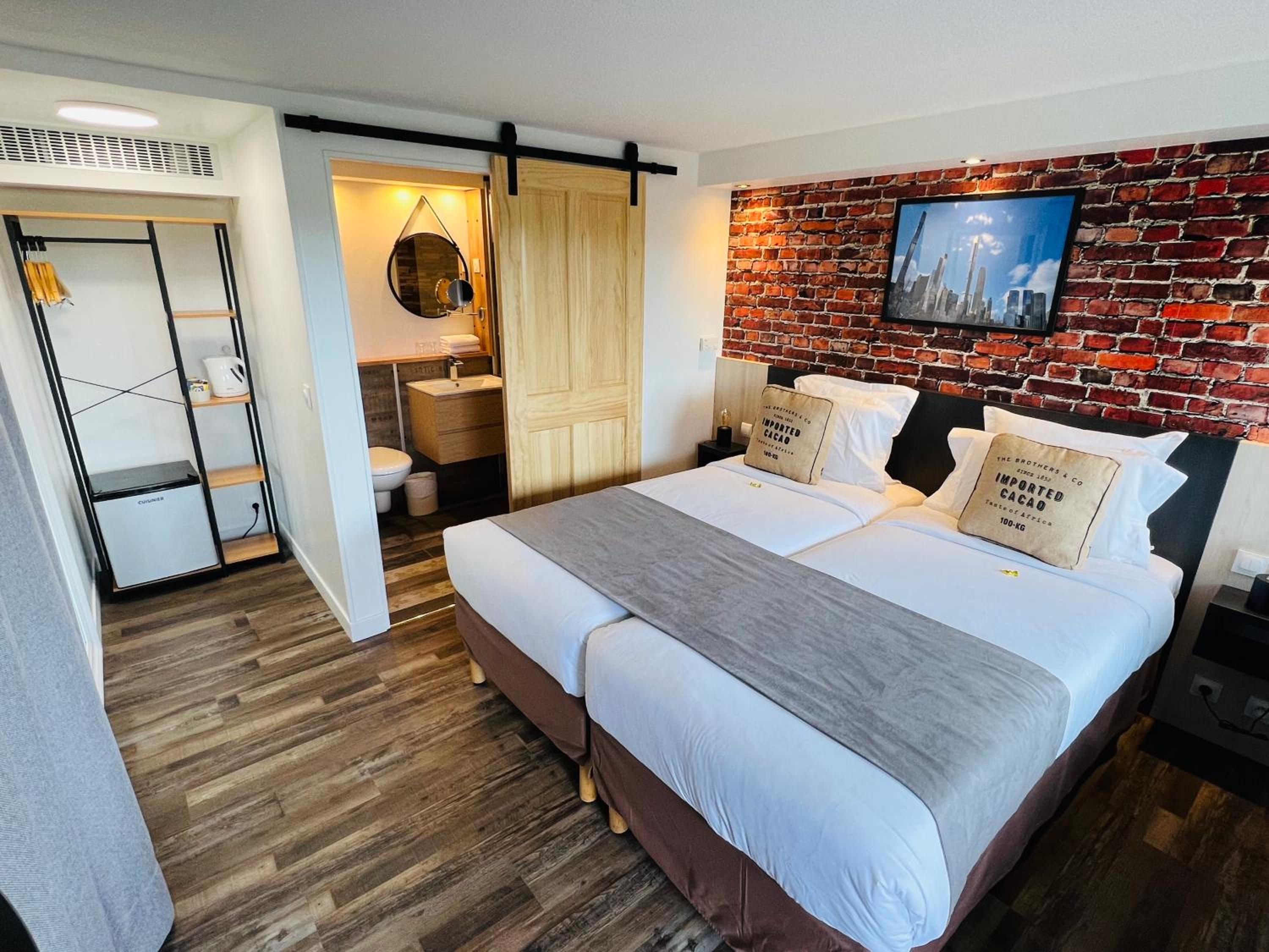 2 Single Beds - Superior Room
