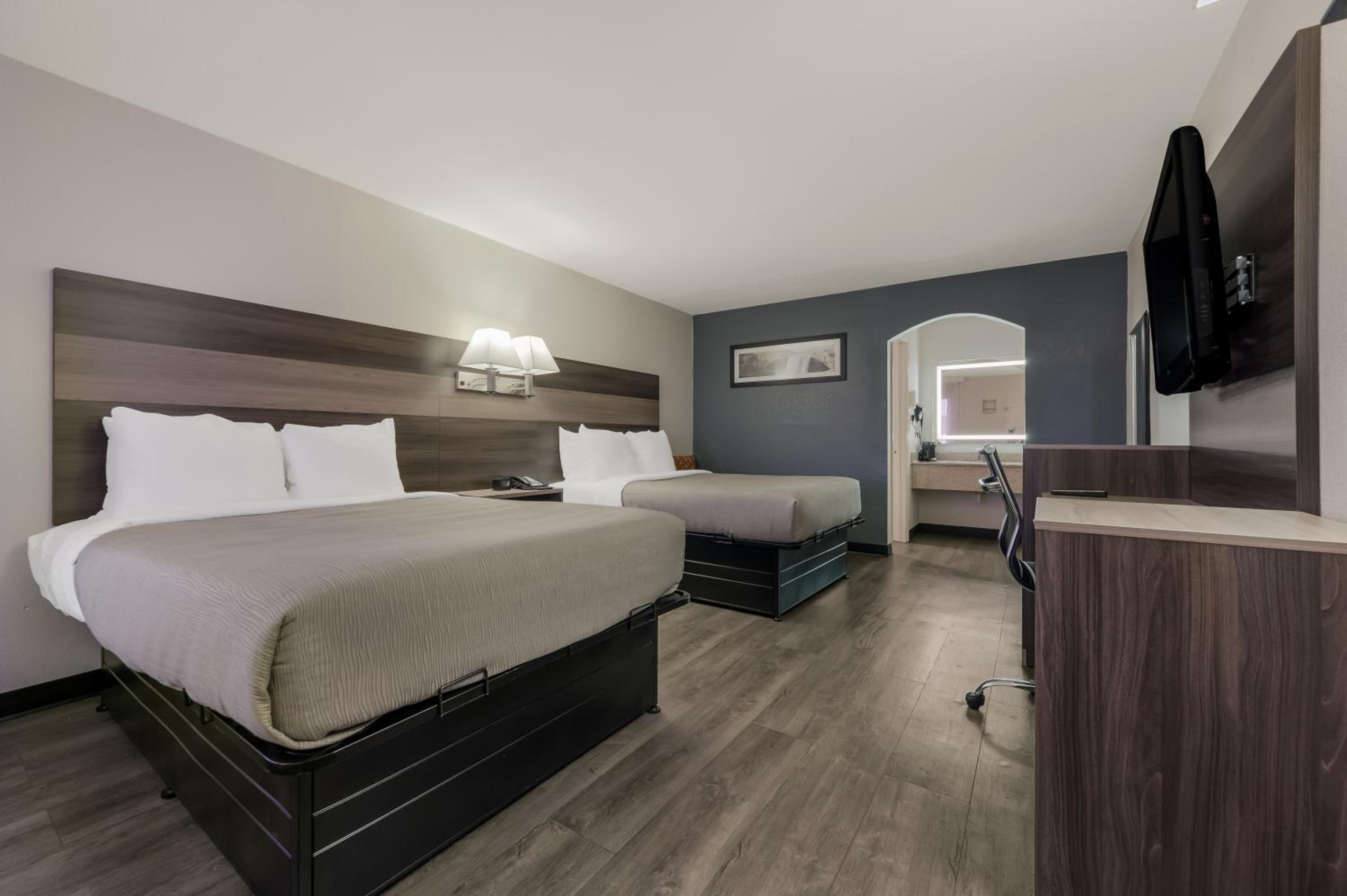 Double Room with Two Double Beds - Non-Smoking - Photo 2
