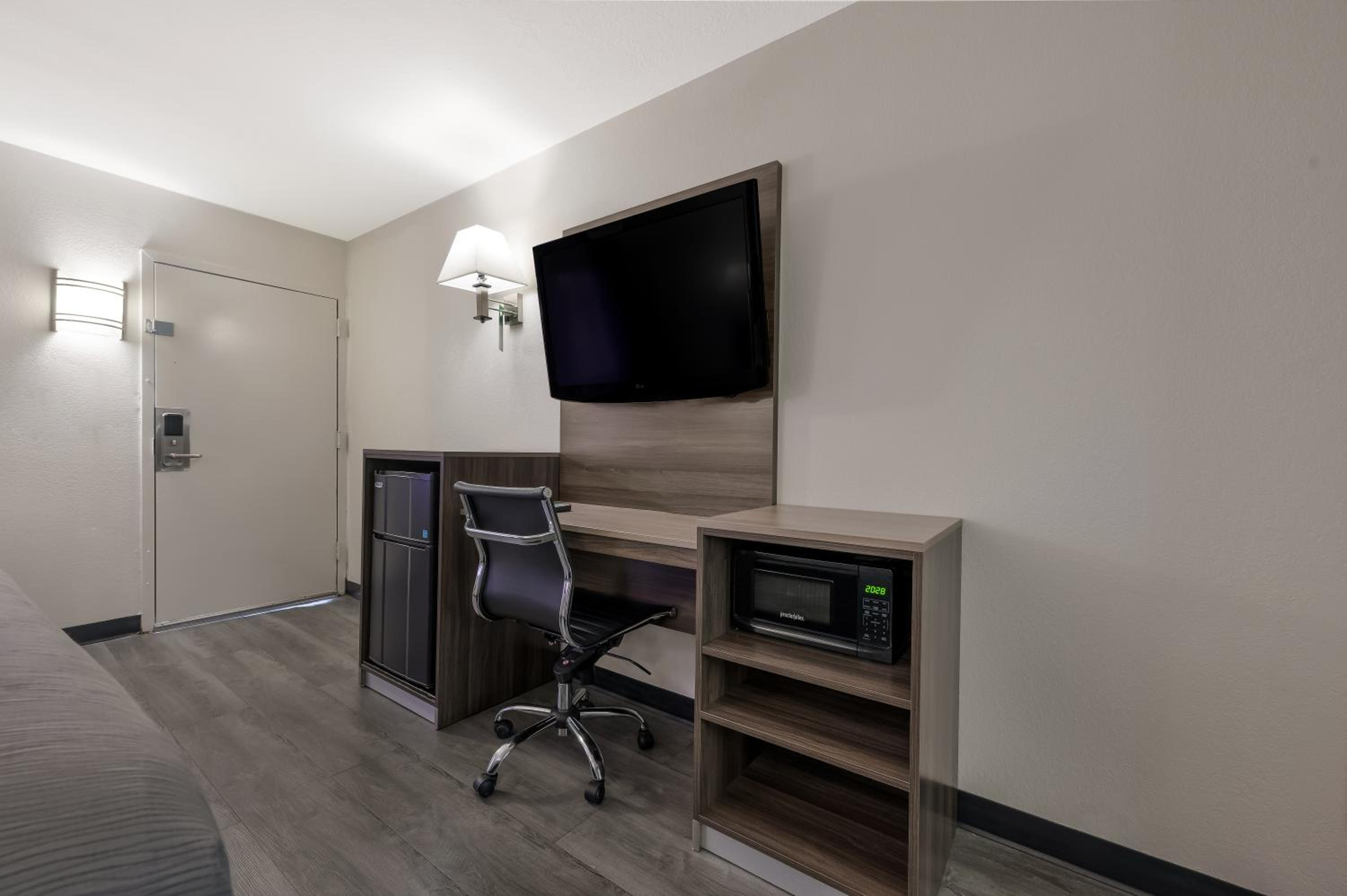 King Room - Non-Smoking - Photo 3
