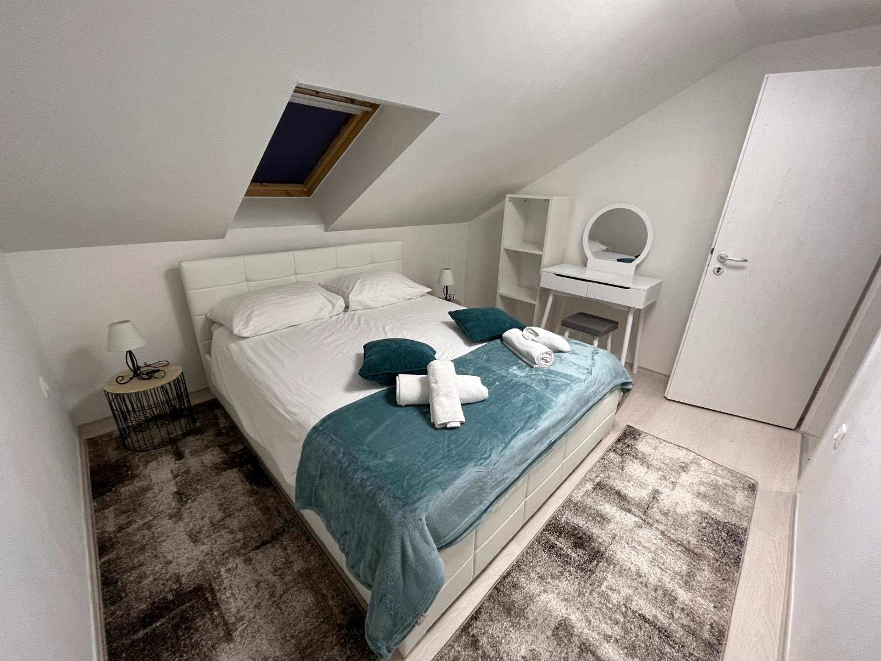 Comfort One-Bedroom Apartment with Balcony and Sea View - Photo 10