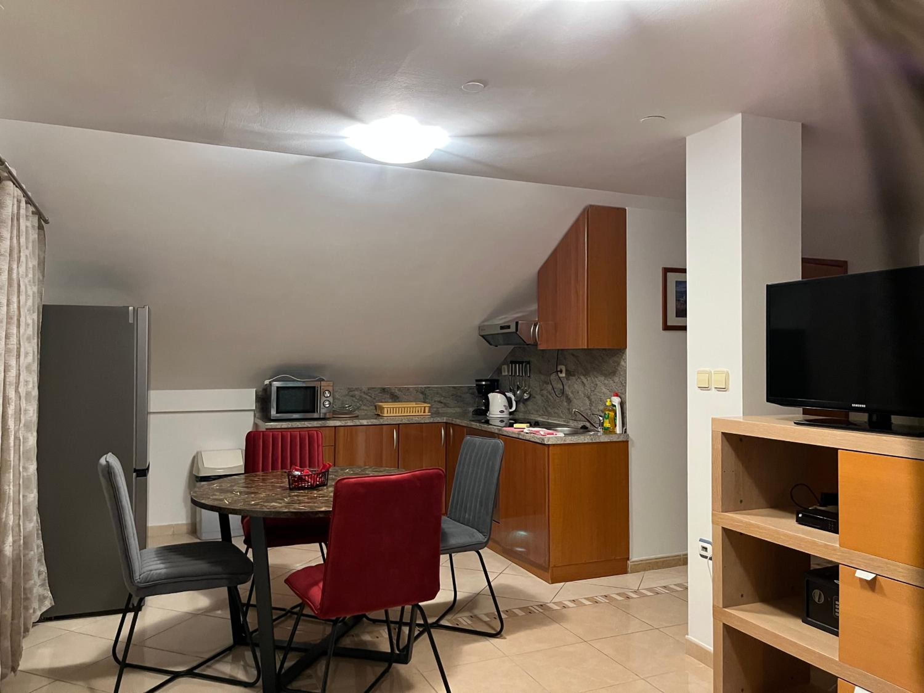 Studio with Balcony and Sea View - Photo 4