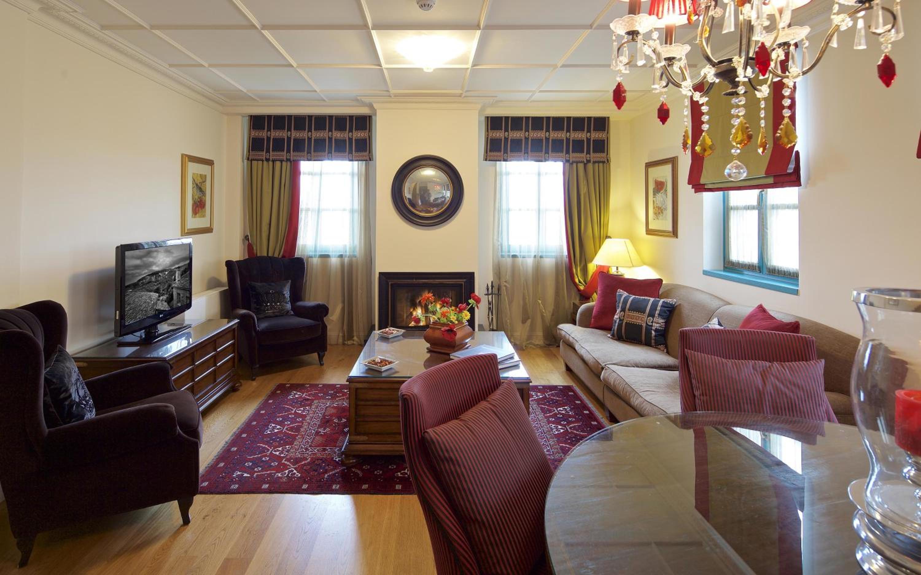 Two-Bedroom Family Villa 100 m² with Fireplace - Photo 1