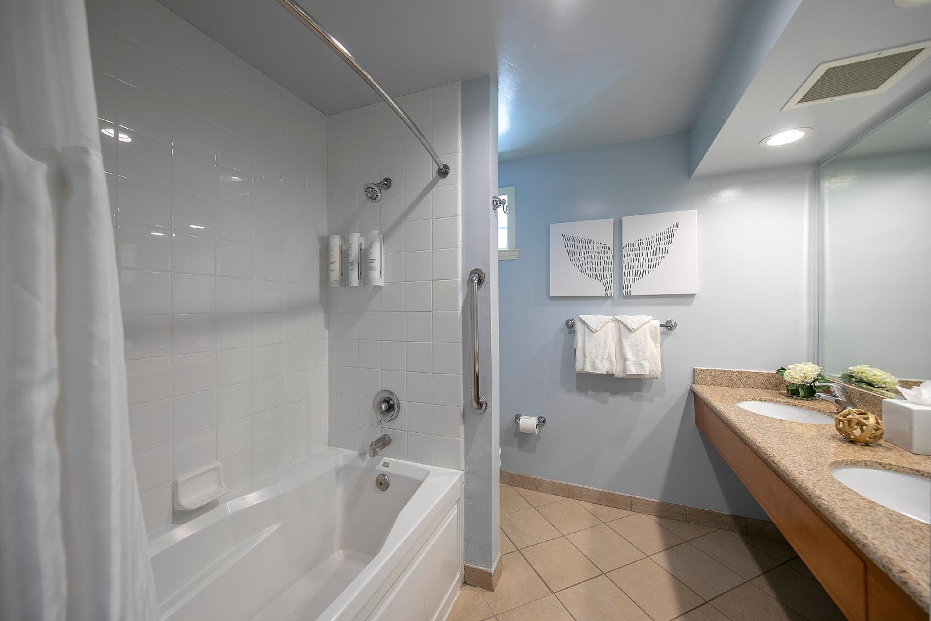 King Suite with Pool View - Photo 4