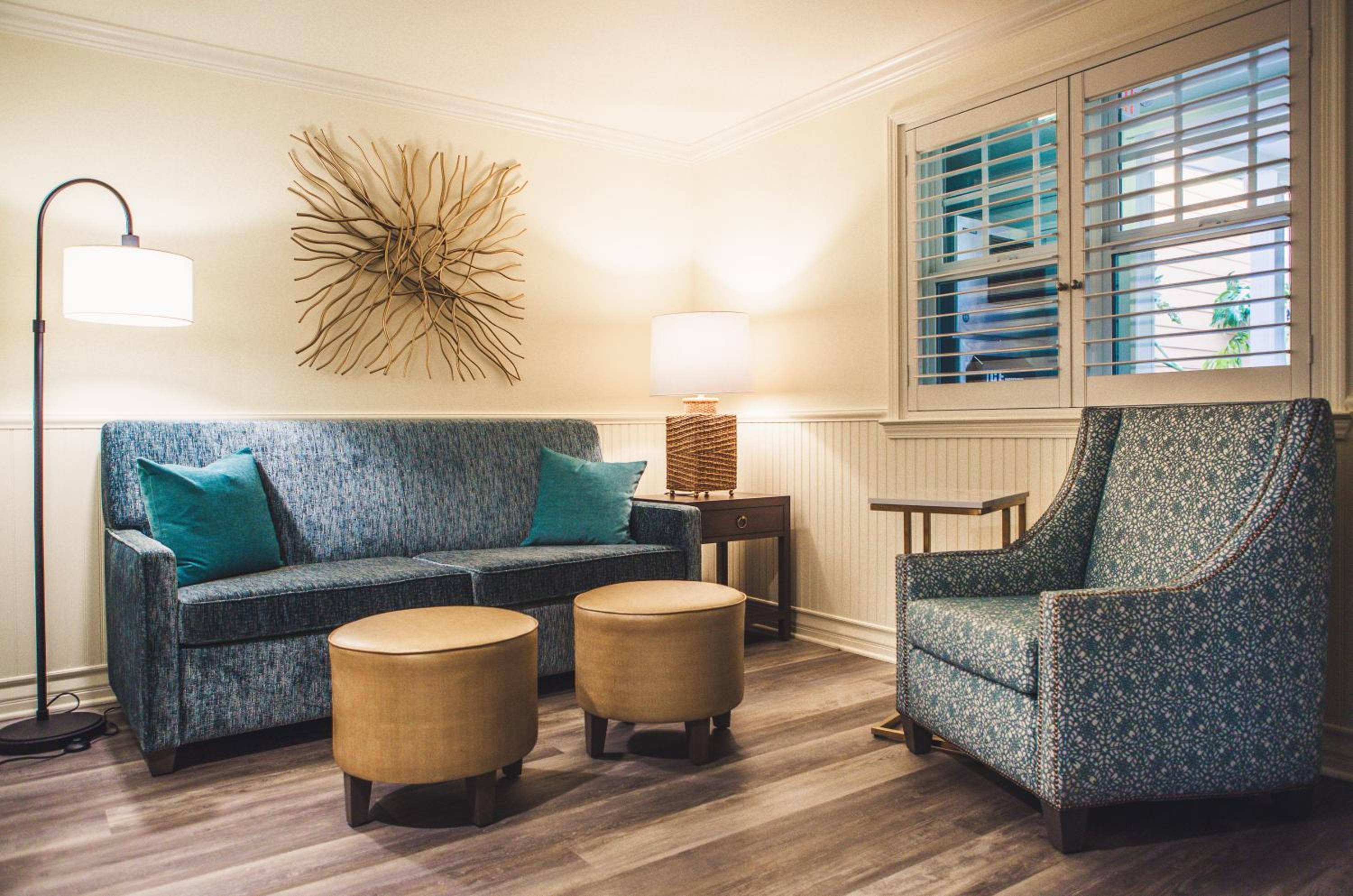 King Suite with Pool View - Photo 5