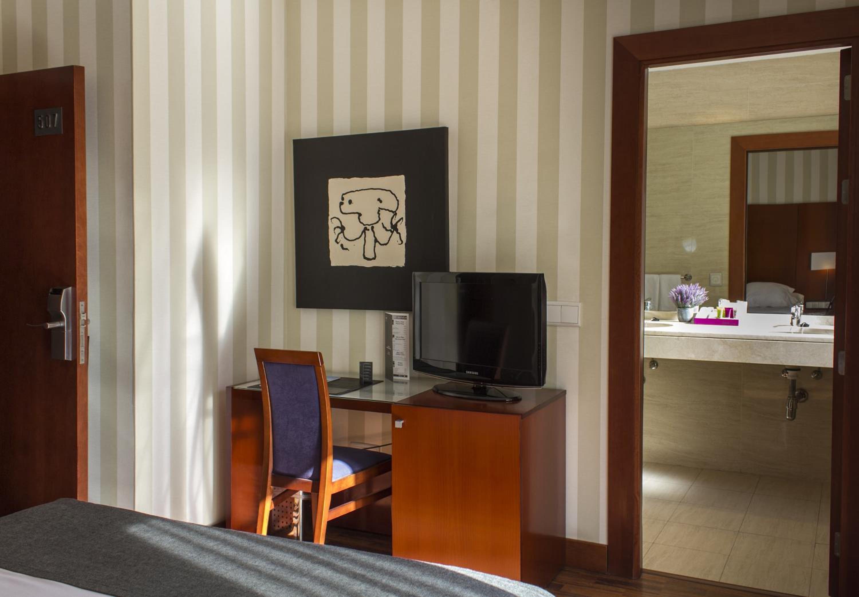 Double or Twin Room - Photo 8
