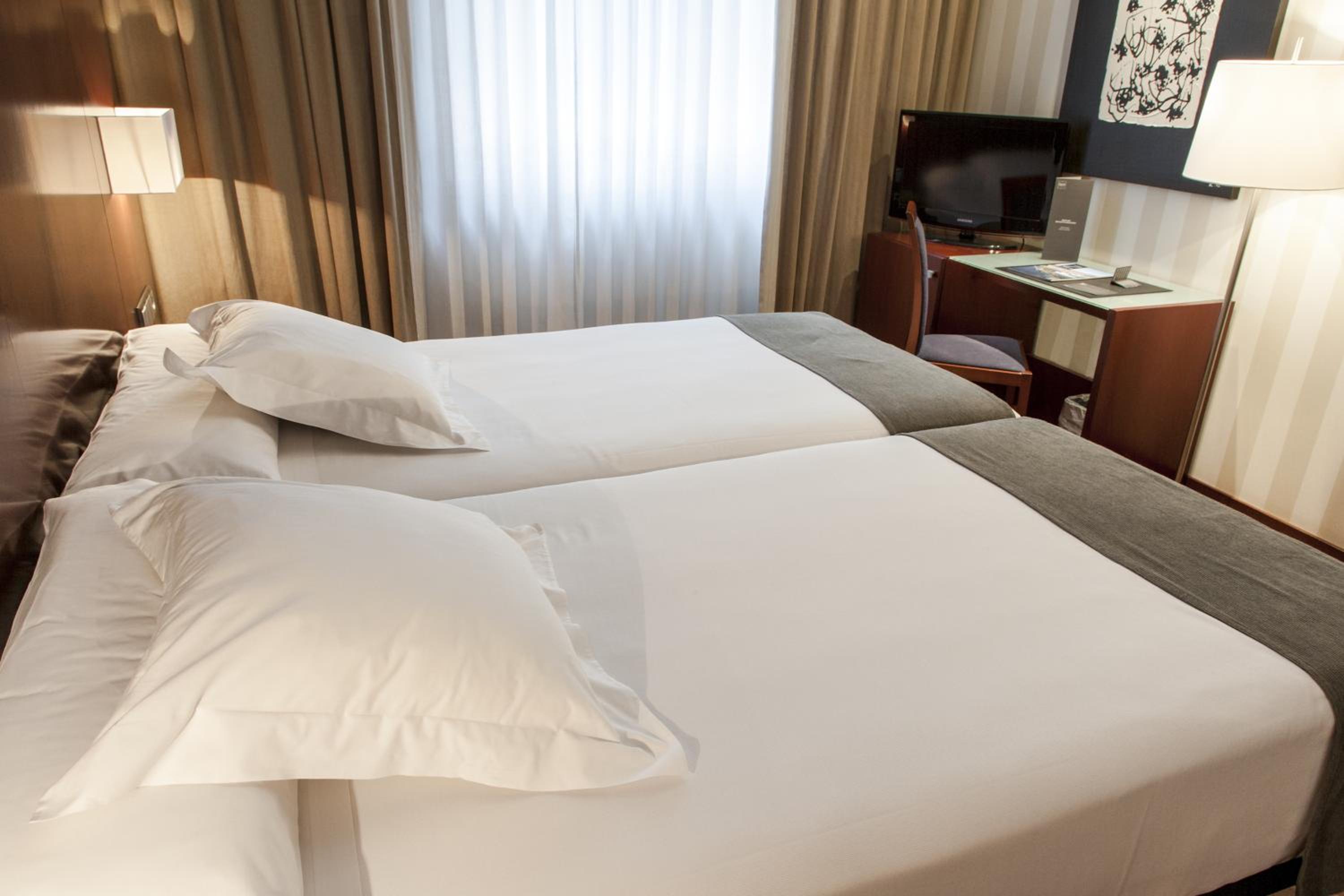 Double or Twin Room - Photo 3
