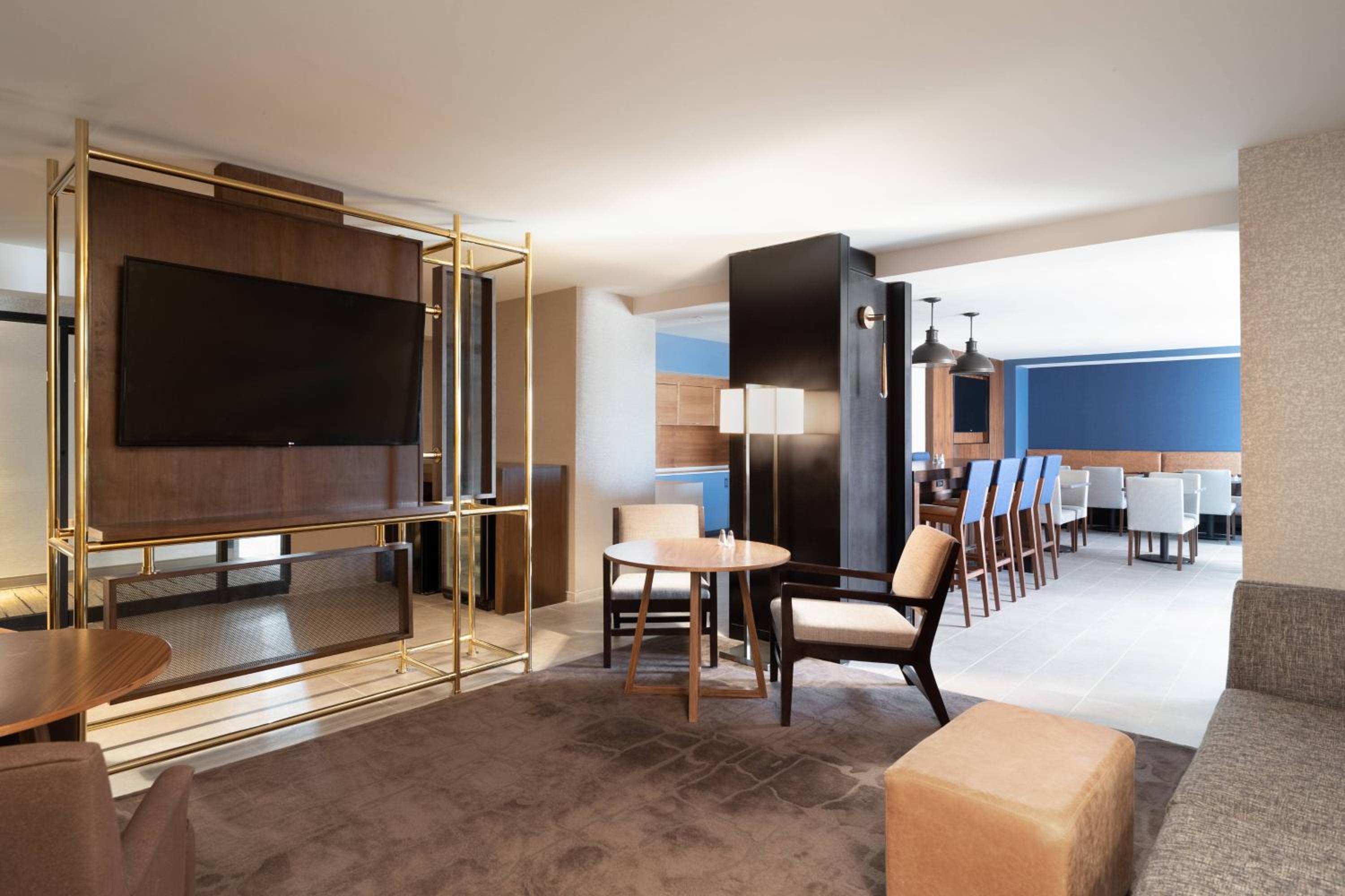 Concierge level, Guest room, 1 King, Top floor