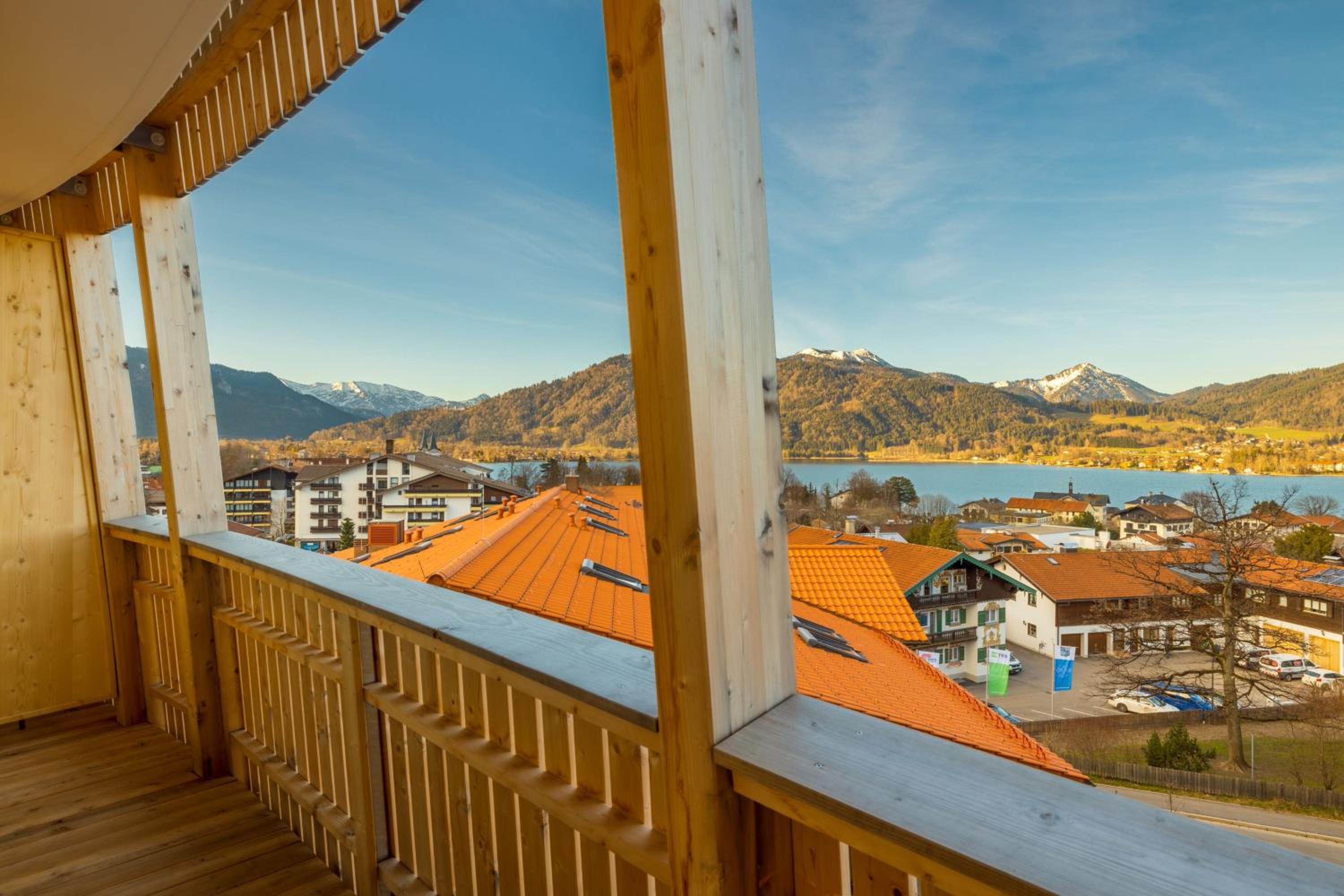 Caro and Selig Deluxe King Room with Lake View - Photo 2