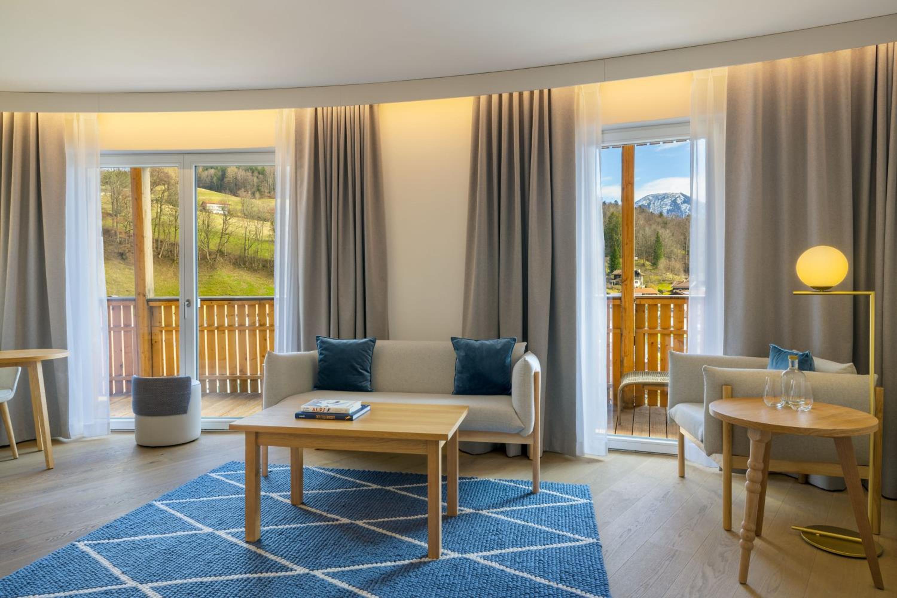 Caro Suite One-Bedroom King Suite with Mountain View - Photo 3
