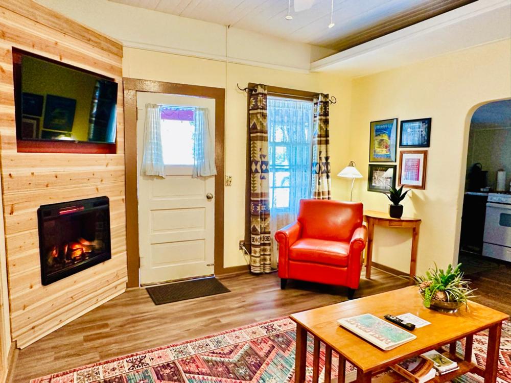 Family Room with Private Bathroom photo 3