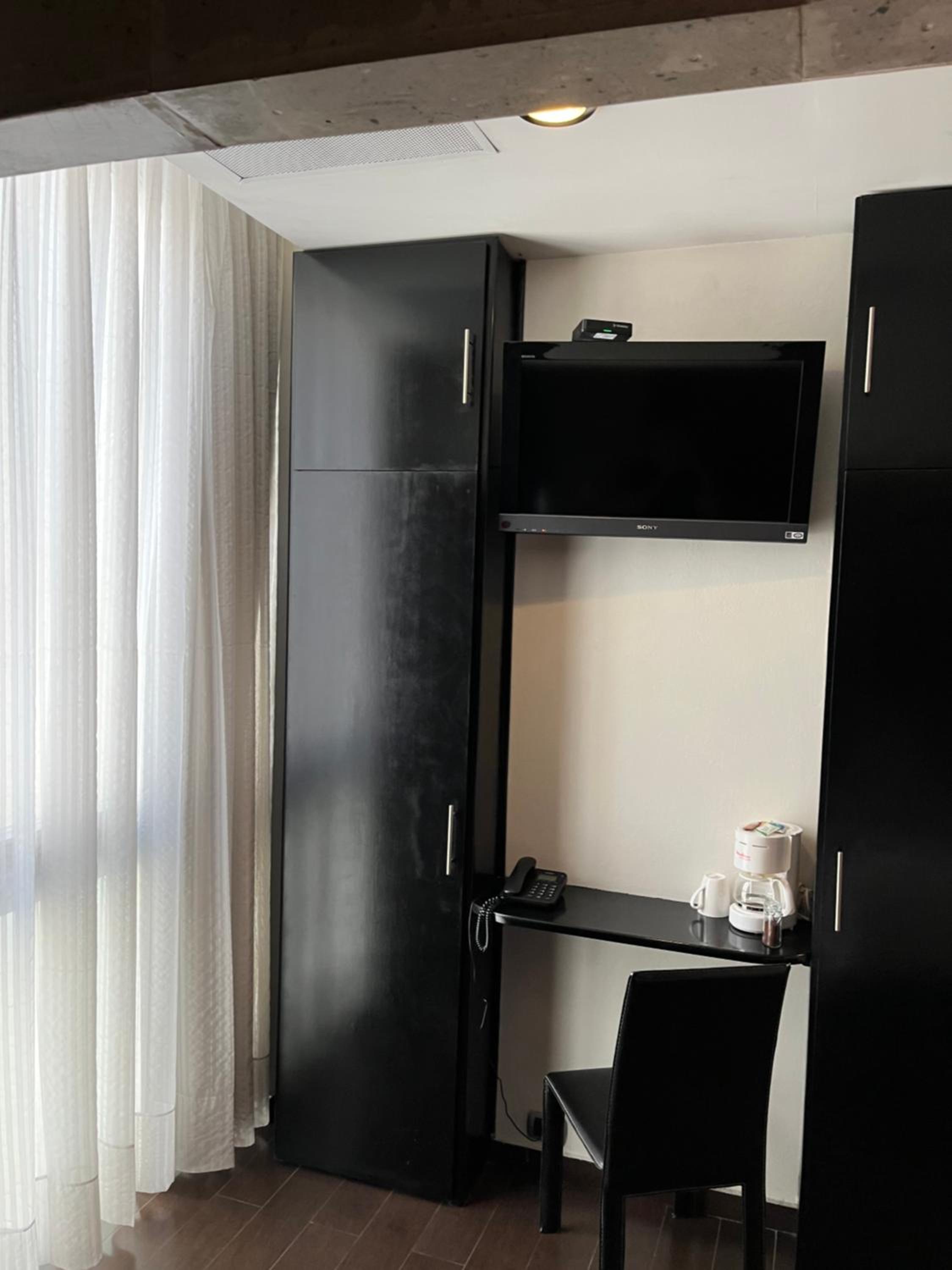 Large Single Room - Photo 6