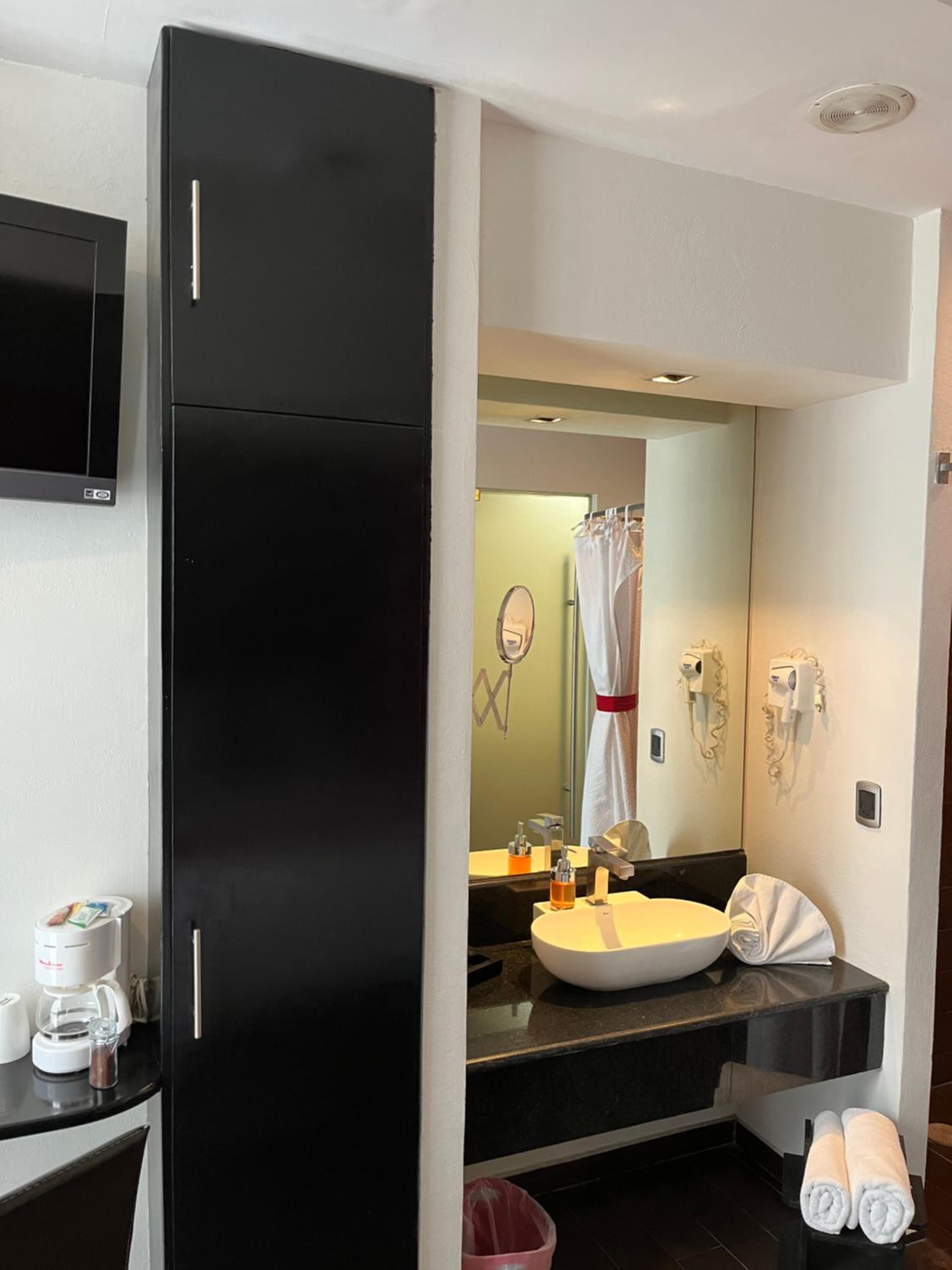 Large Single Room - Photo 5