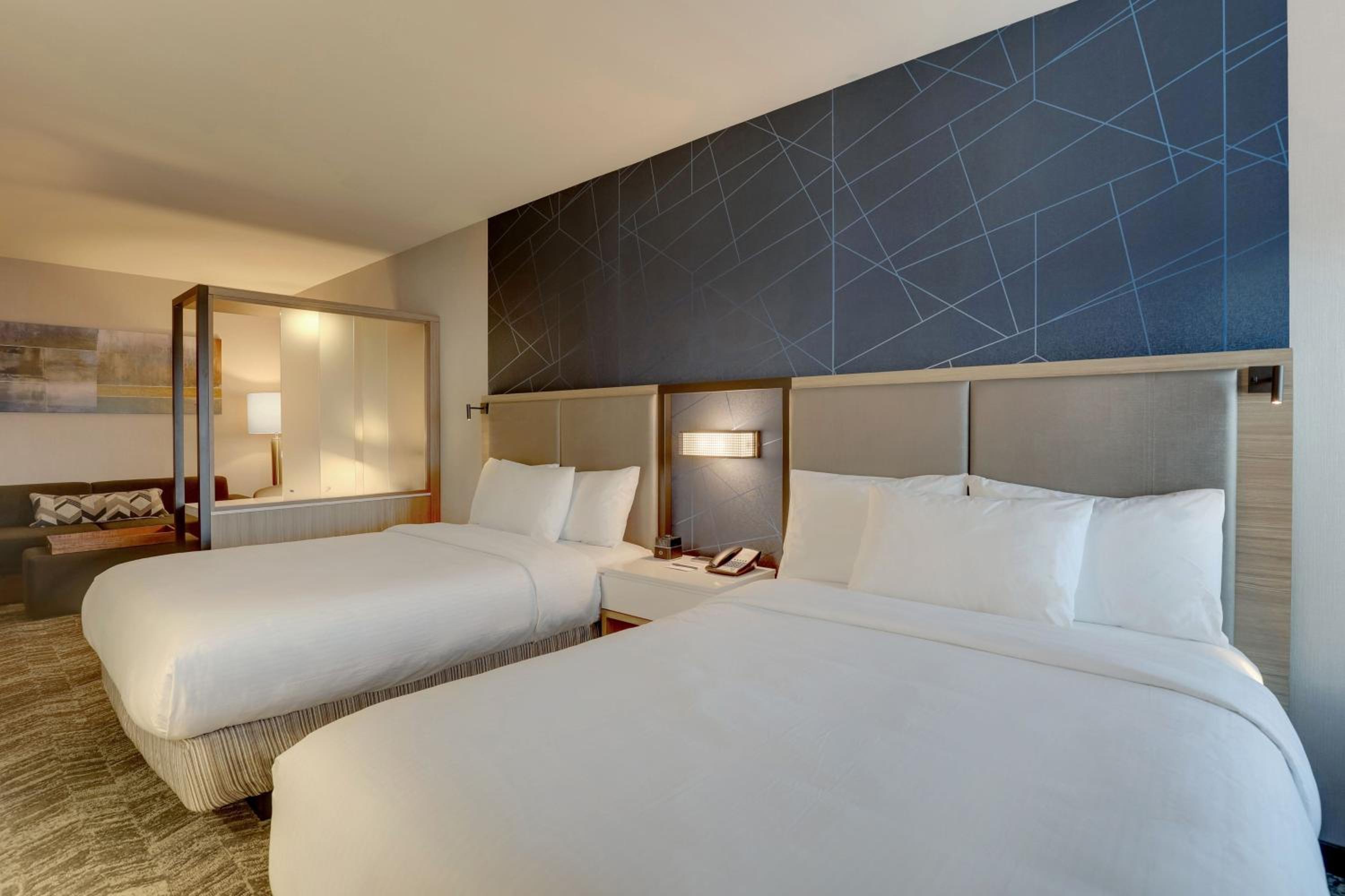 Queen Room with Two Queen Beds and Trundle Sofa - Photo 4