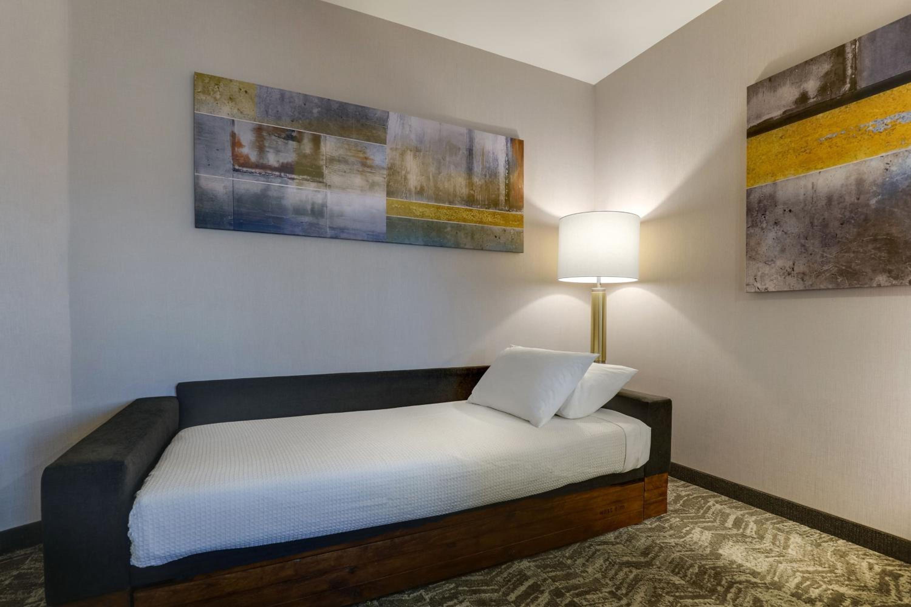 King  Room - Hearing Accessible - Photo 10