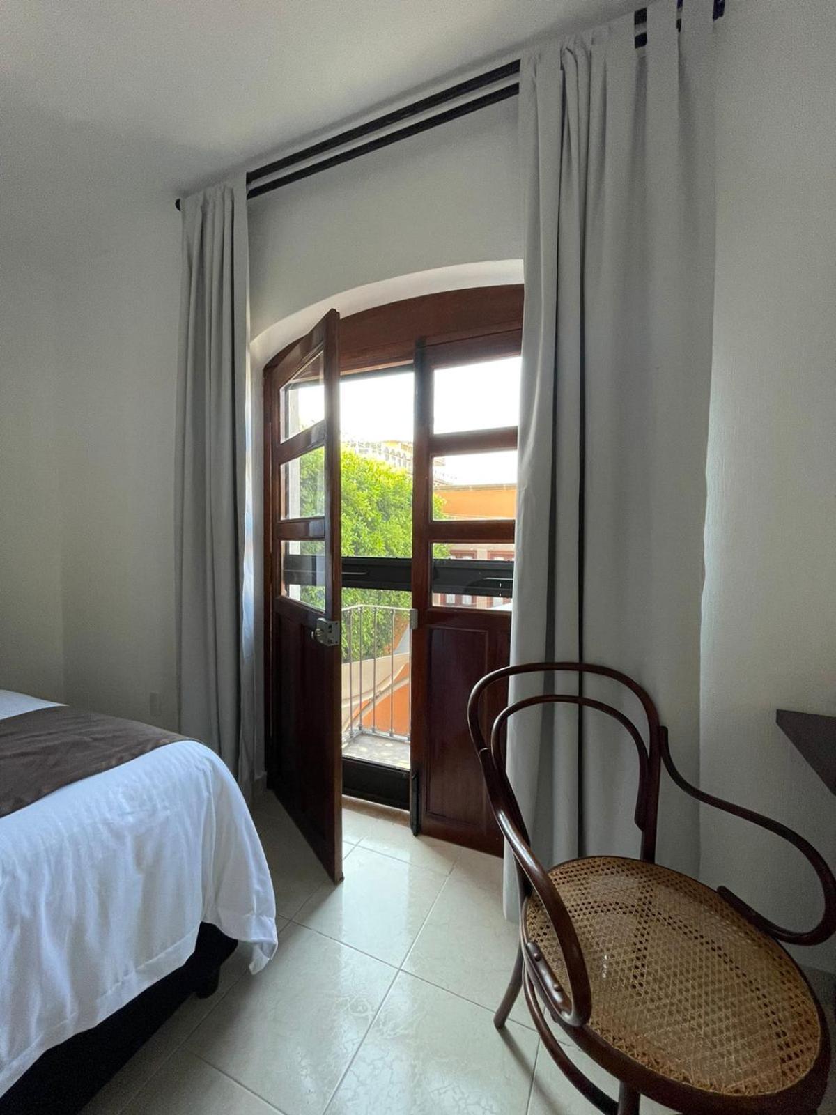 Deluxe Double Room with Balcony photo 3