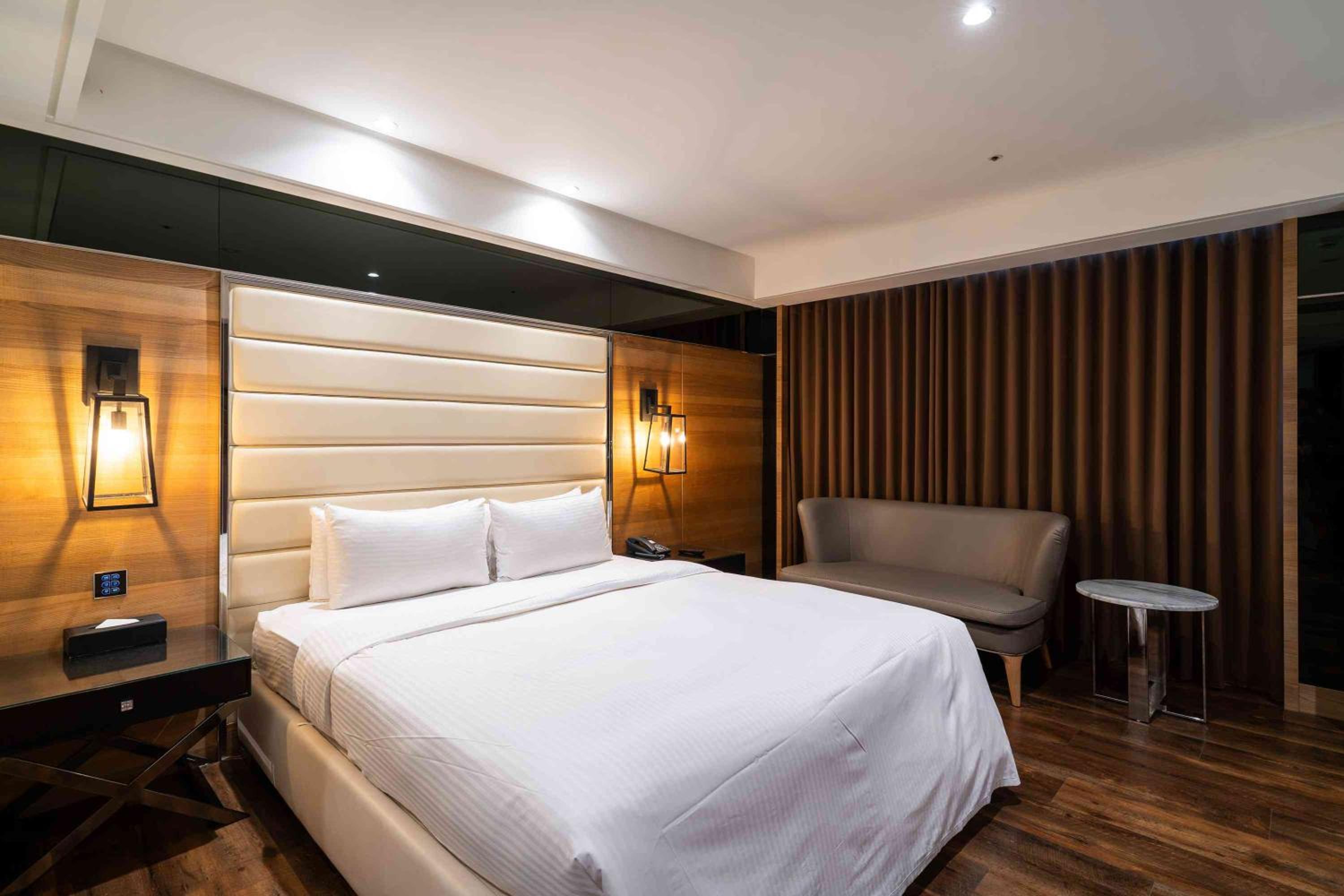 Business Double Room - Photo 8