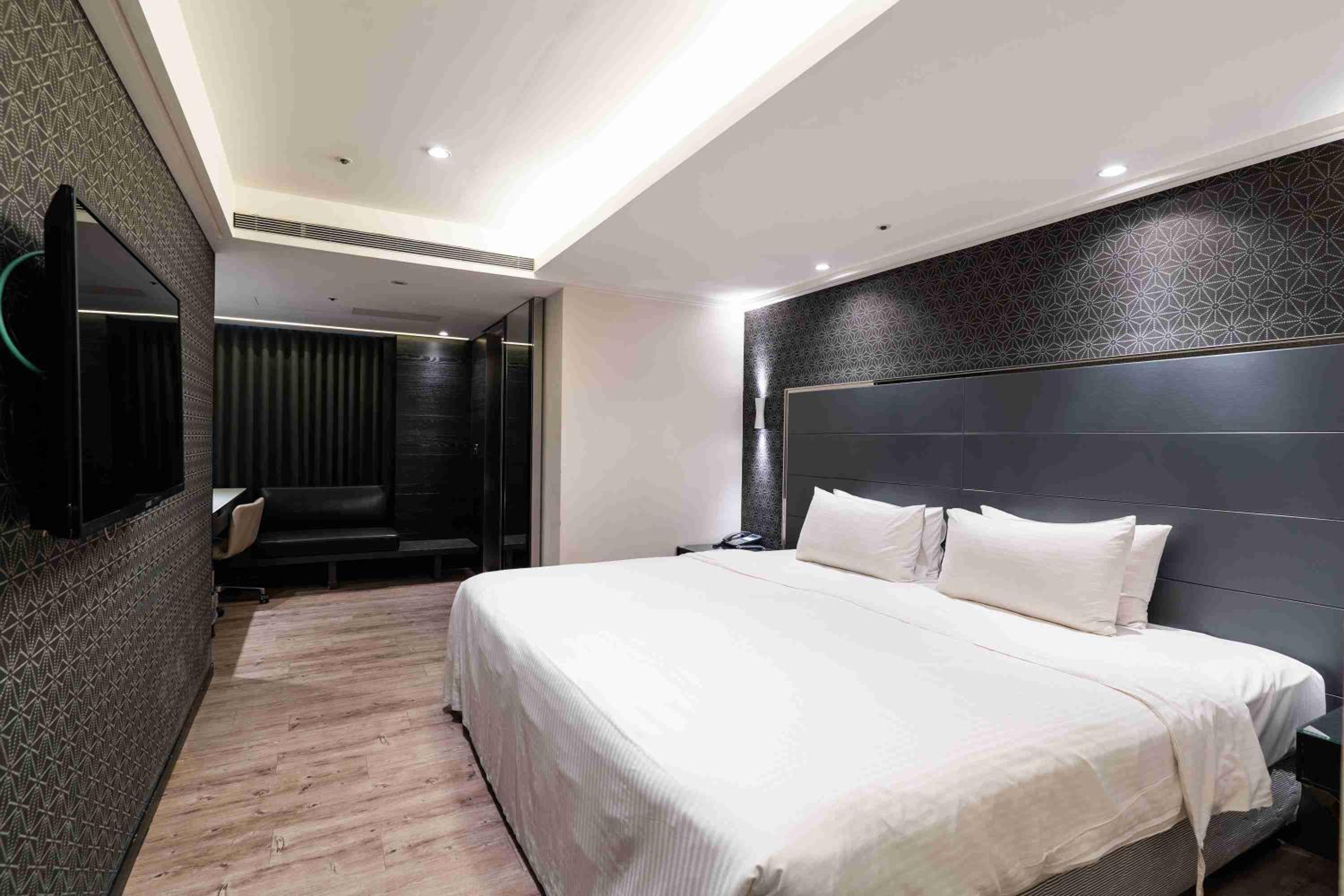 Standard Double Room - Photo 7