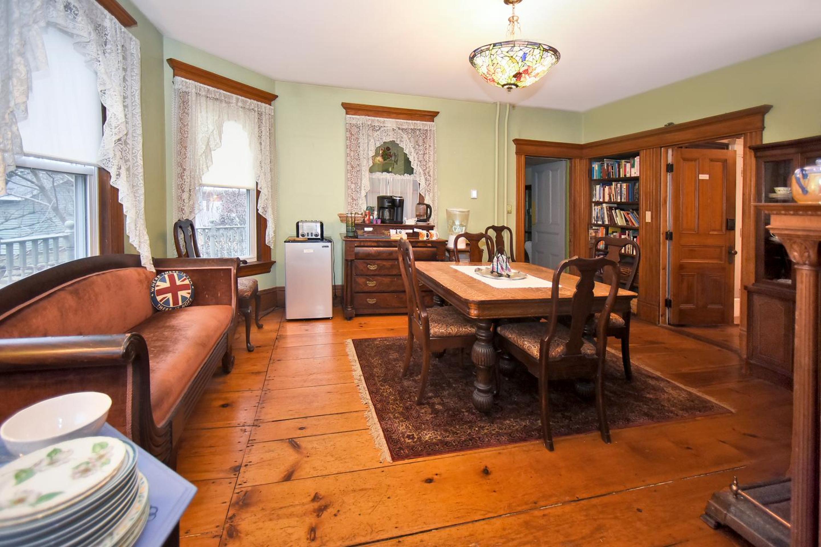 Double Room with Balcony - Photo 2