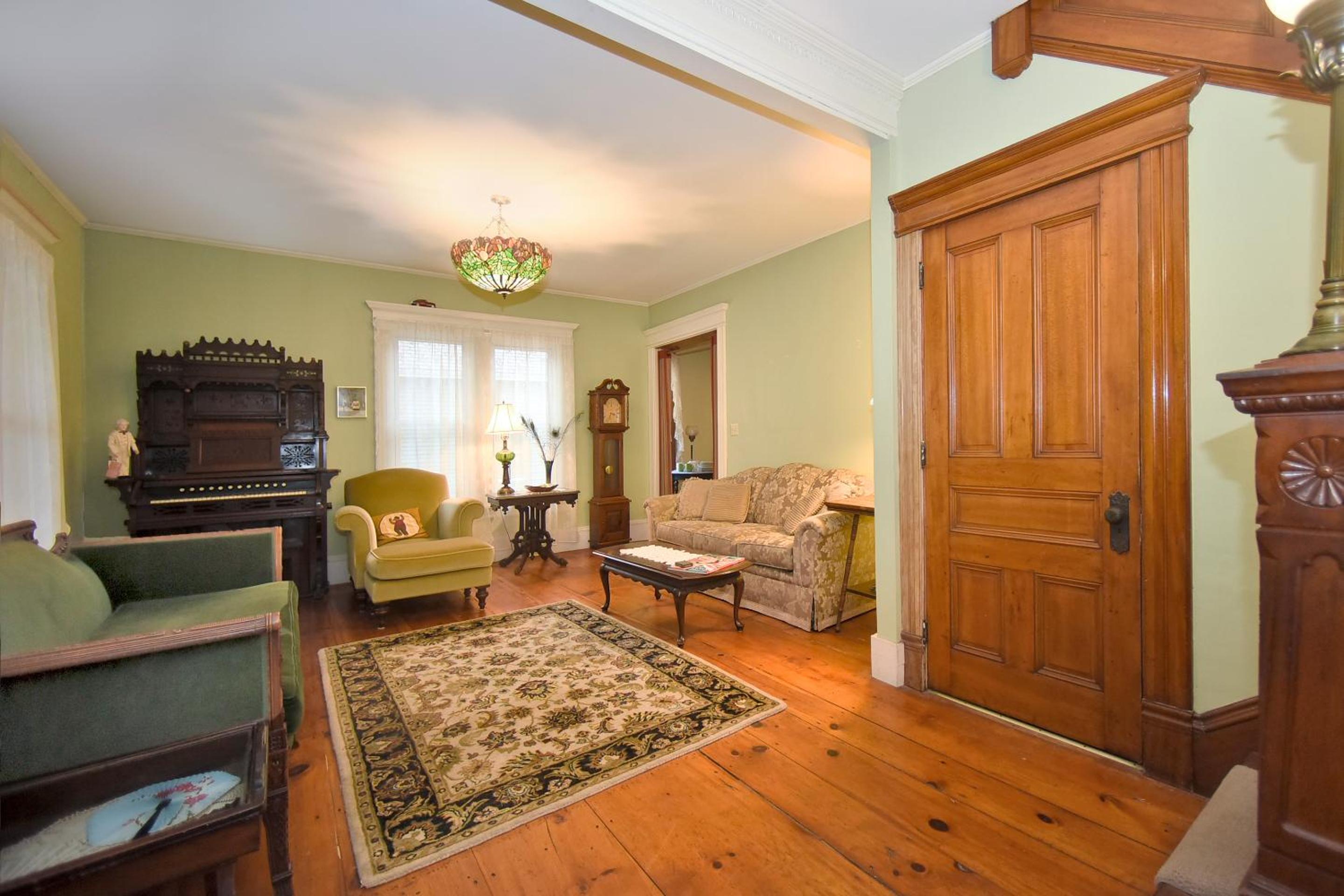 Double Room with Balcony - Photo 3