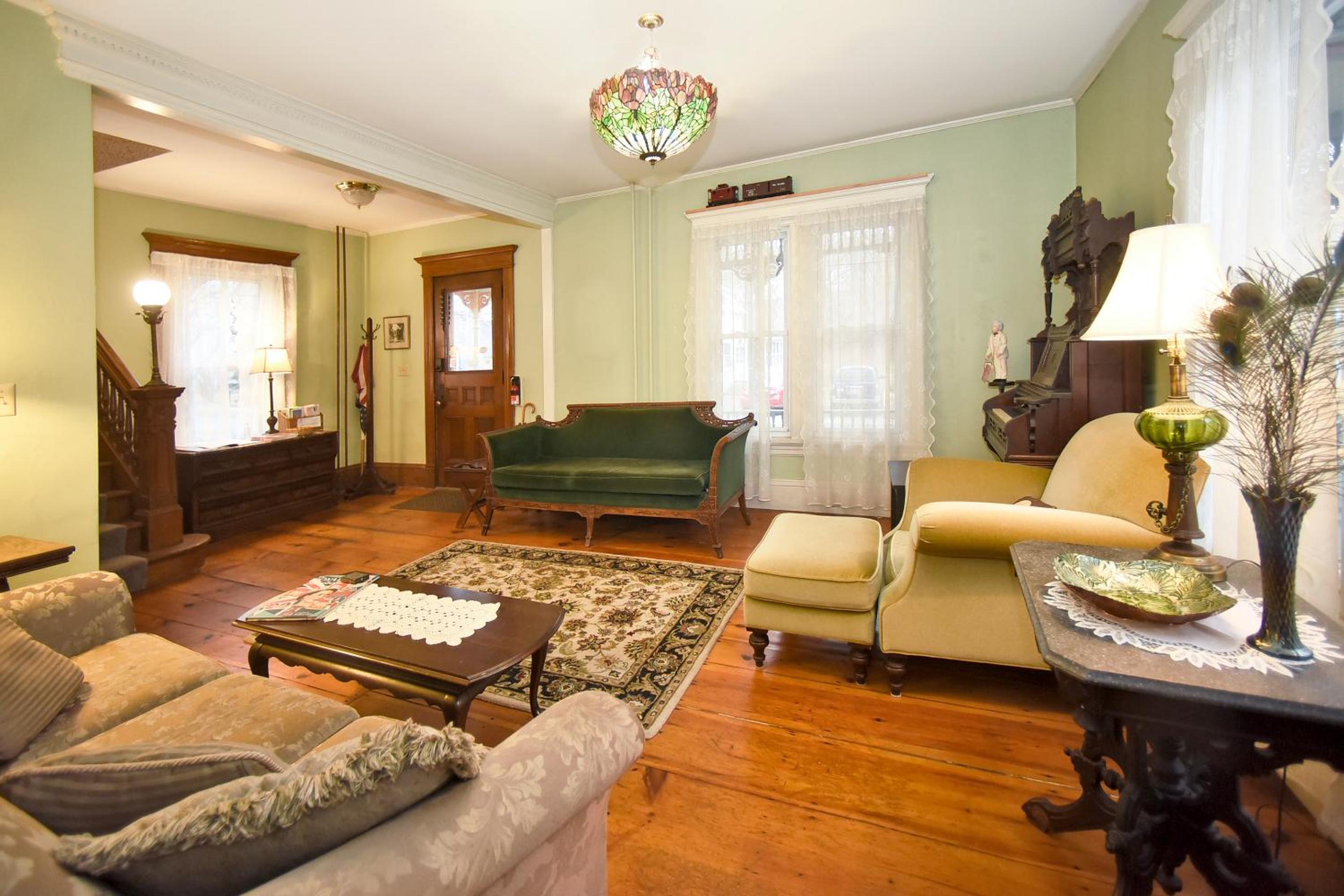 Double Room with Balcony - Photo 4