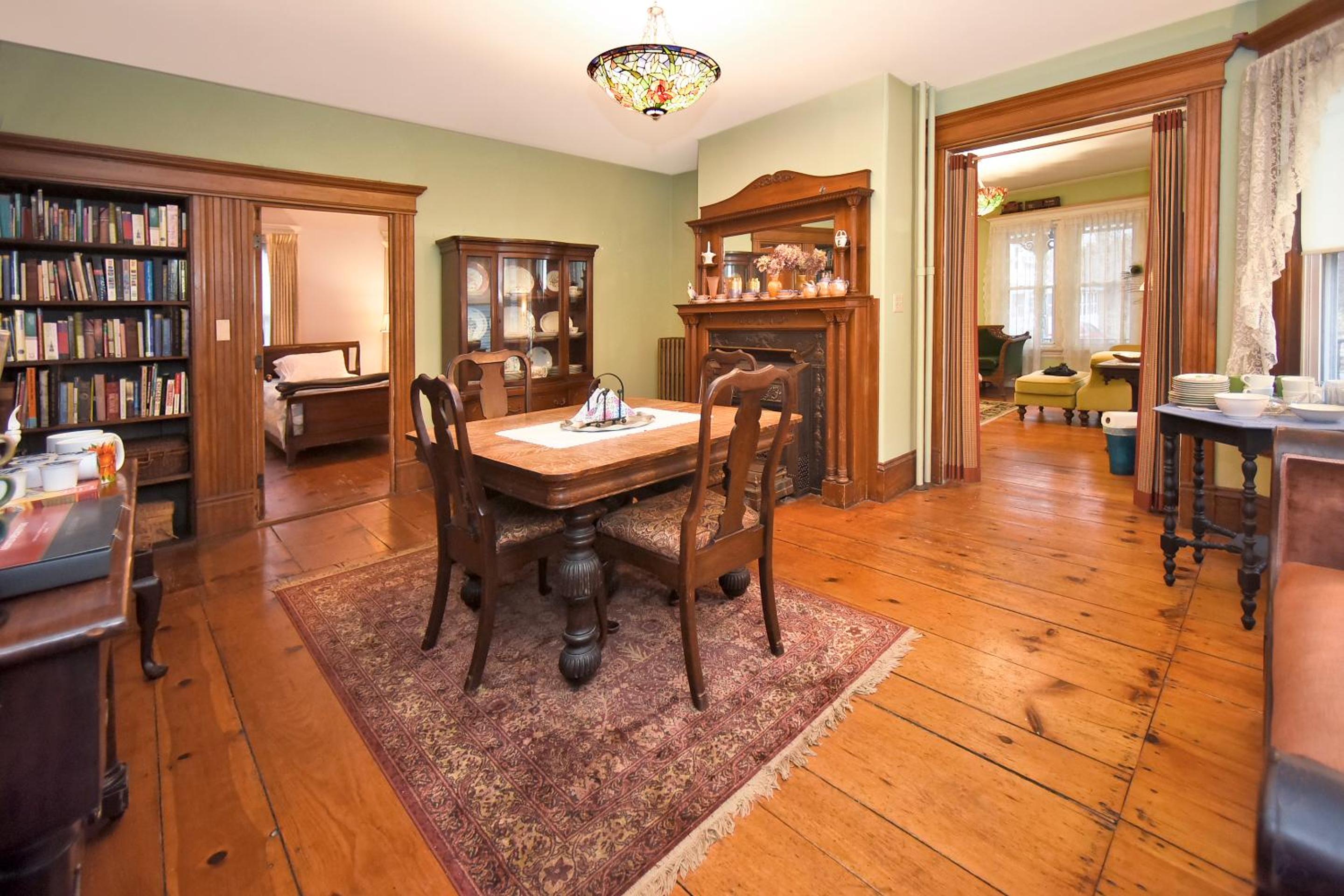 Double Room with Balcony - Photo 6