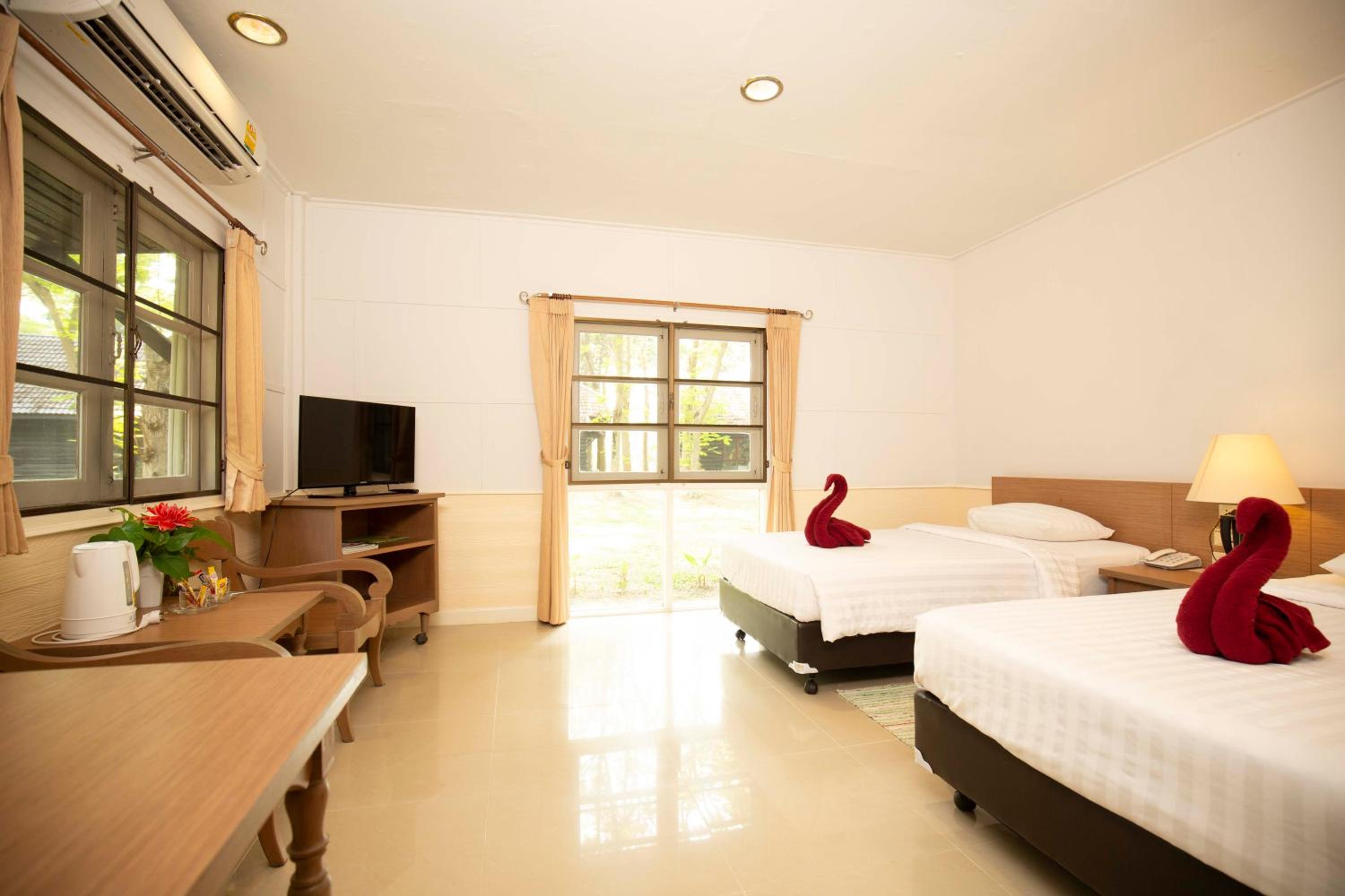 Deluxe Twin Room - Photo 6