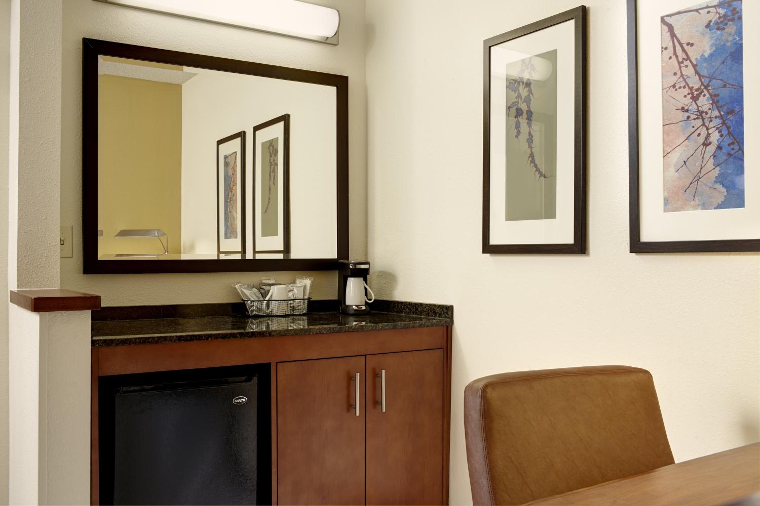 King Room with Sofa Bed - High Floor - Photo 2