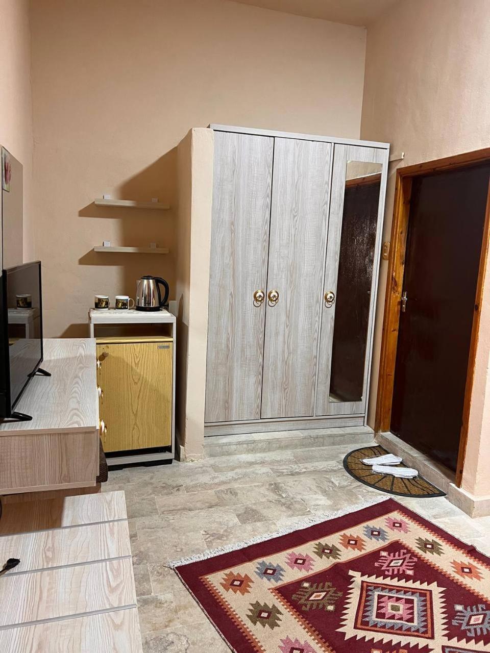 Twin Room with Private Bathroom photo 2