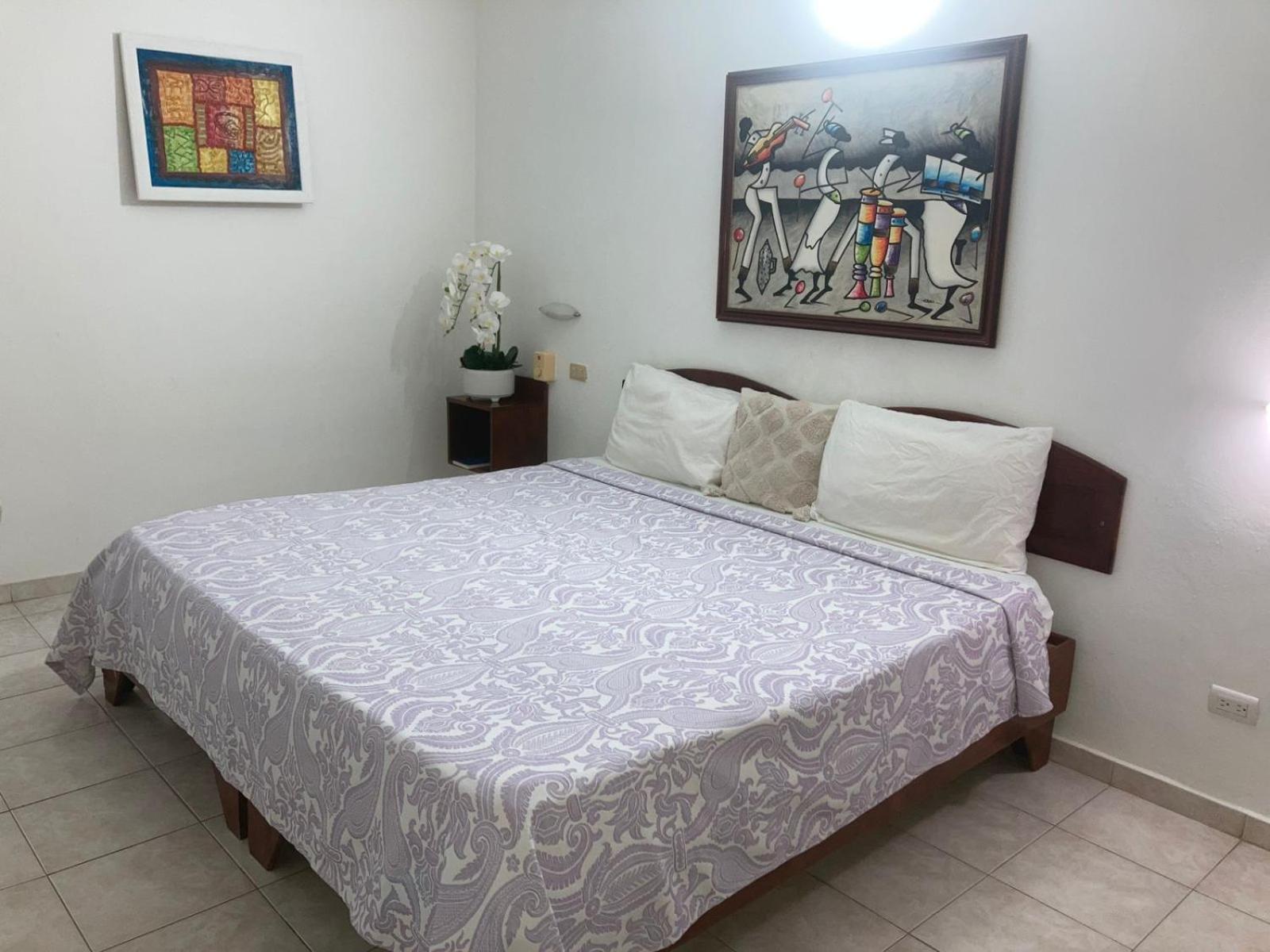 Standard Queen Room