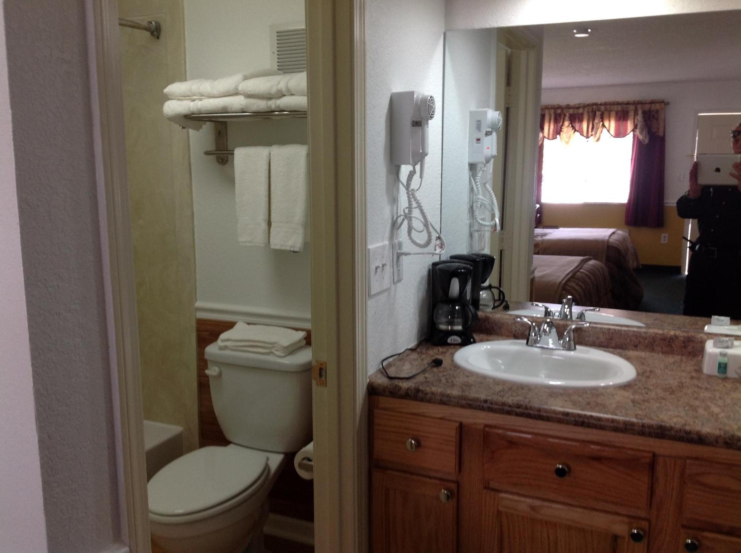 King Room - Non-Smoking - Photo 11