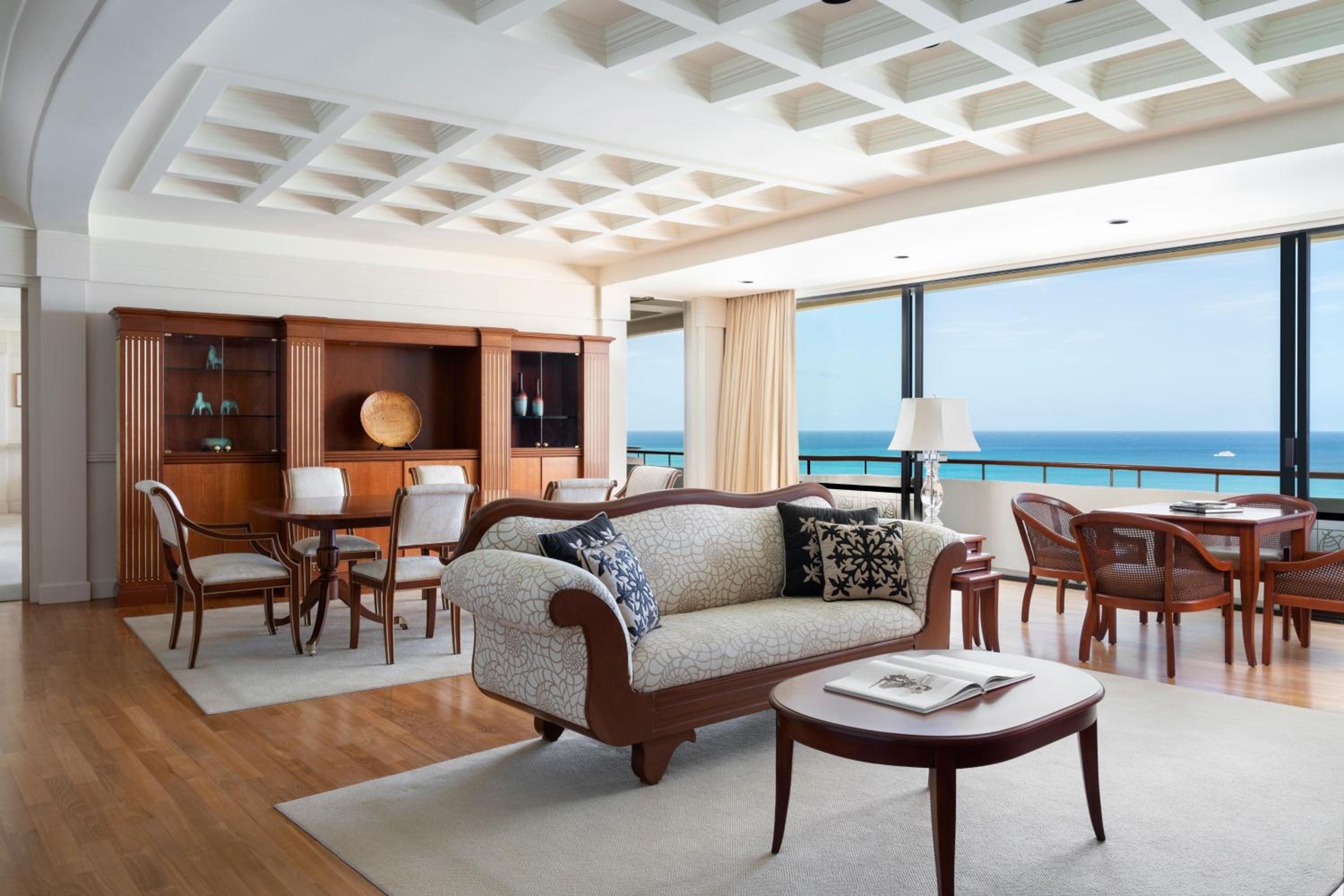 Suite, King, Oceanfront thumbnail 5