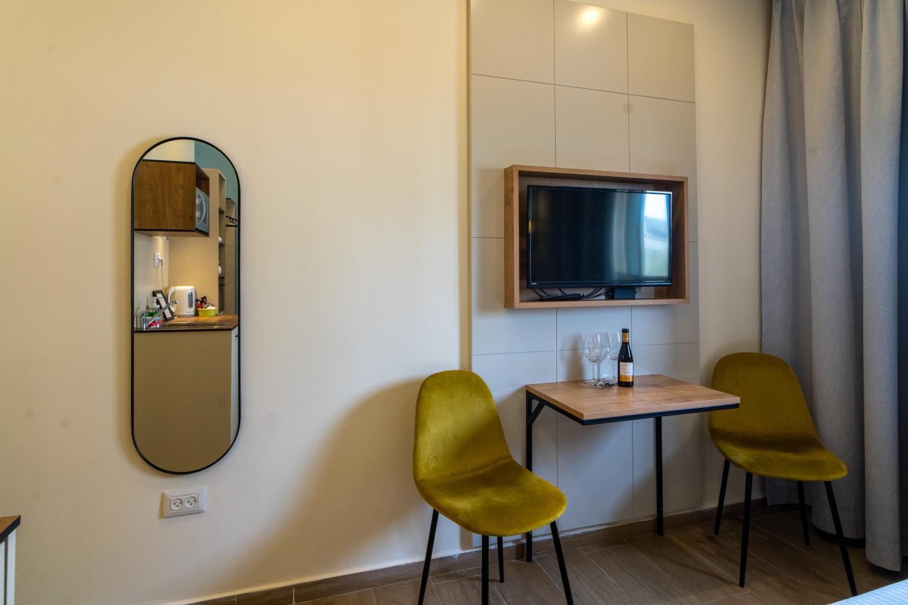Terrace Room - Photo 21