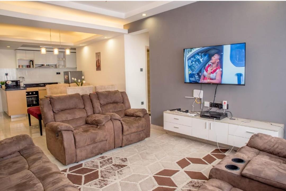 Three-Bedroom Apartment - Photo 9